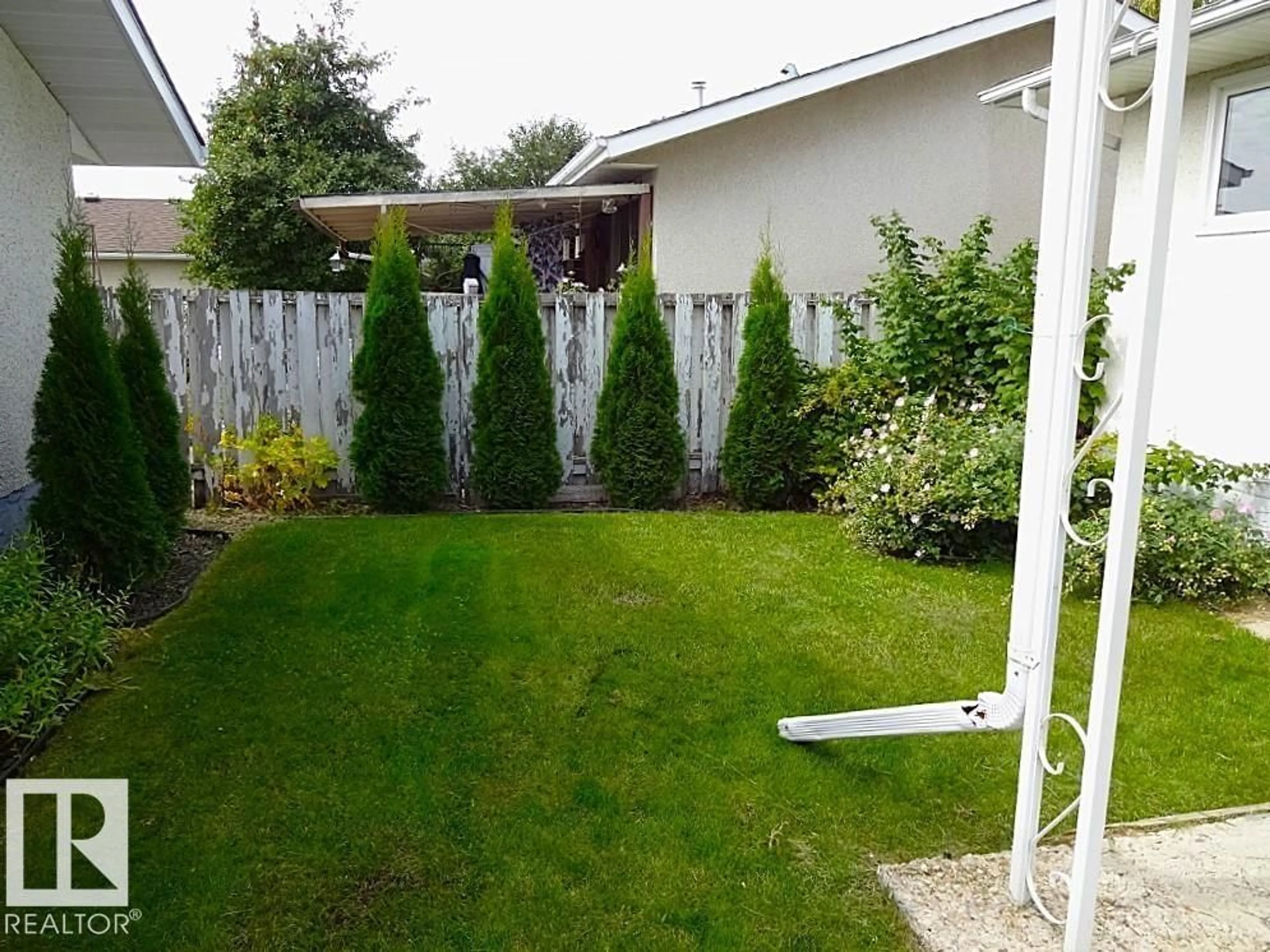 Patio, street for 6 BEVERLY AV, Spruce Grove Alberta T7X1J4