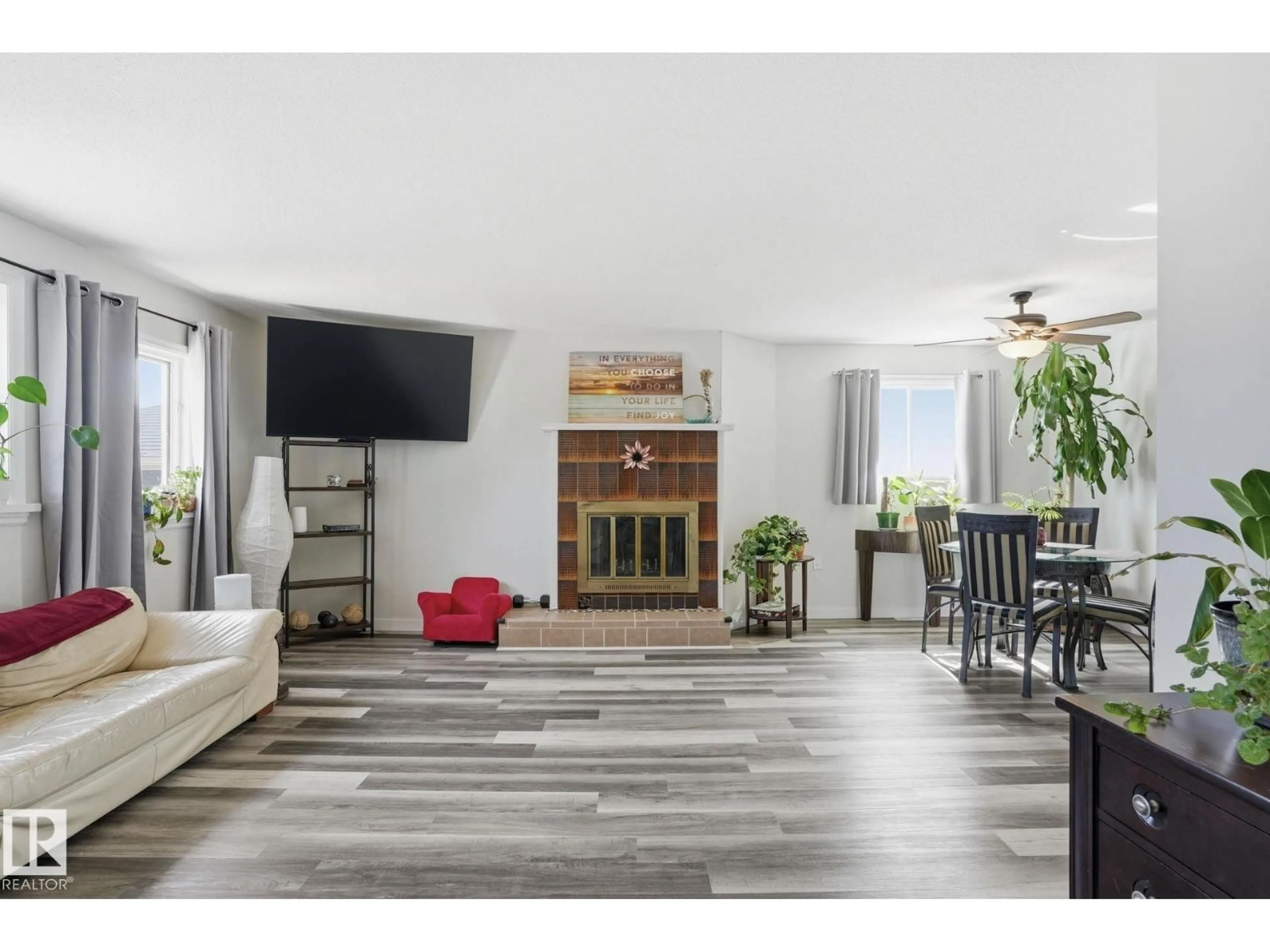 Living room with furniture, unknown for 12340 ST ALBERT TR, Edmonton Alberta T5L4G8