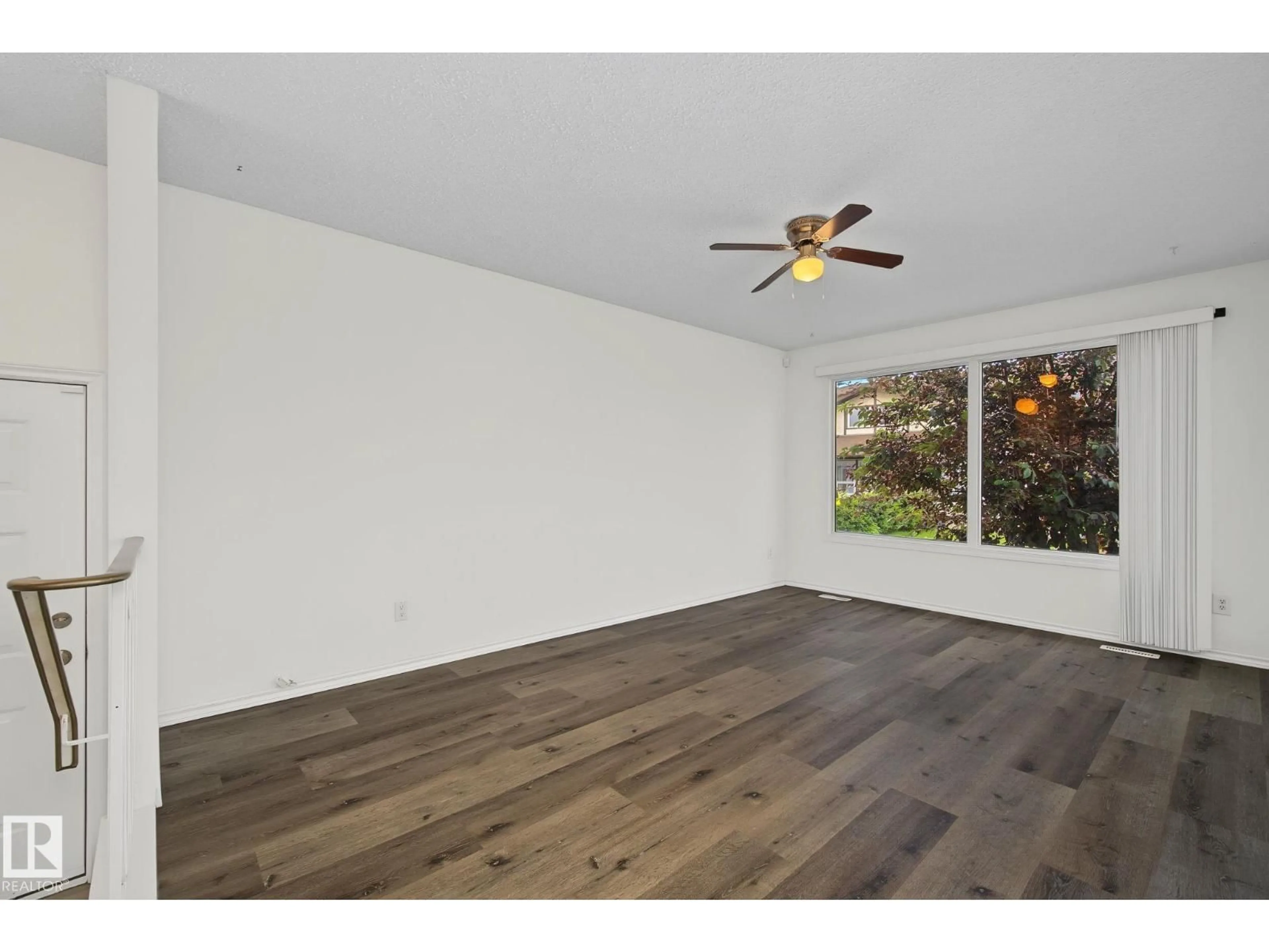 A pic of a room for 13849 114 ST, Edmonton Alberta T5X4A1