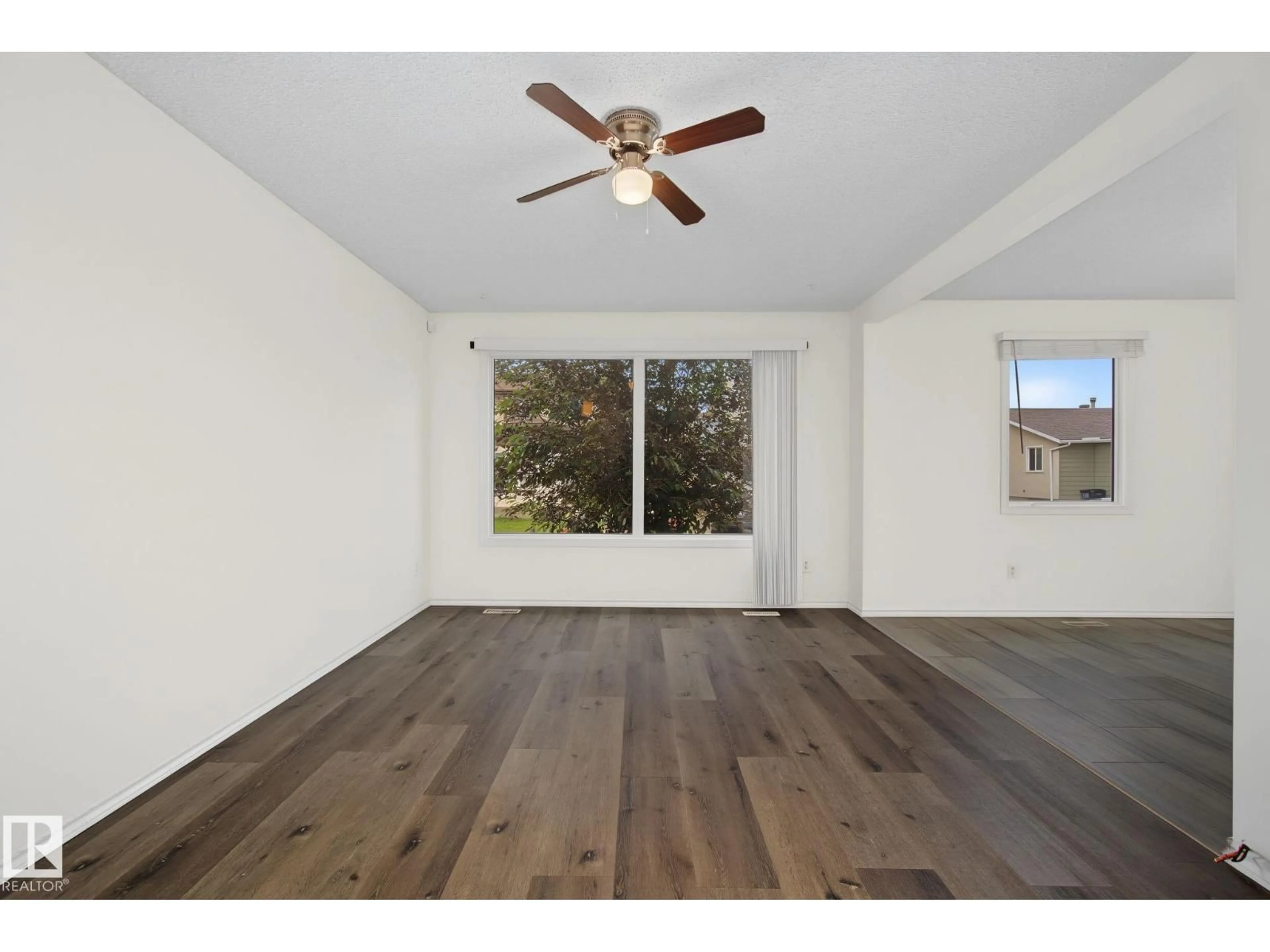 A pic of a room for 13849 114 ST, Edmonton Alberta T5X4A1