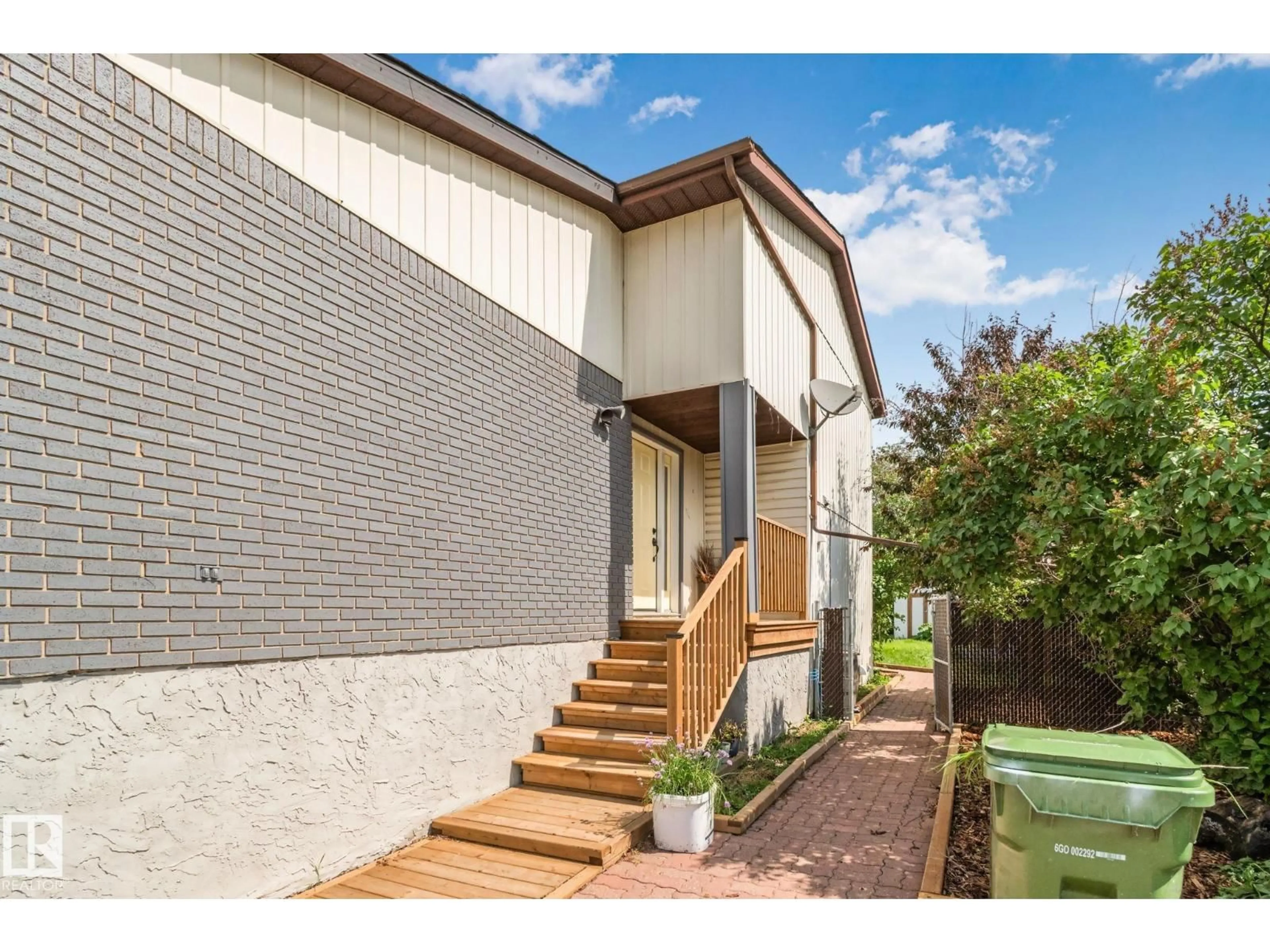 Home with brick exterior material, street for 703 GRANDIN DR, Morinville Alberta T0G1P0