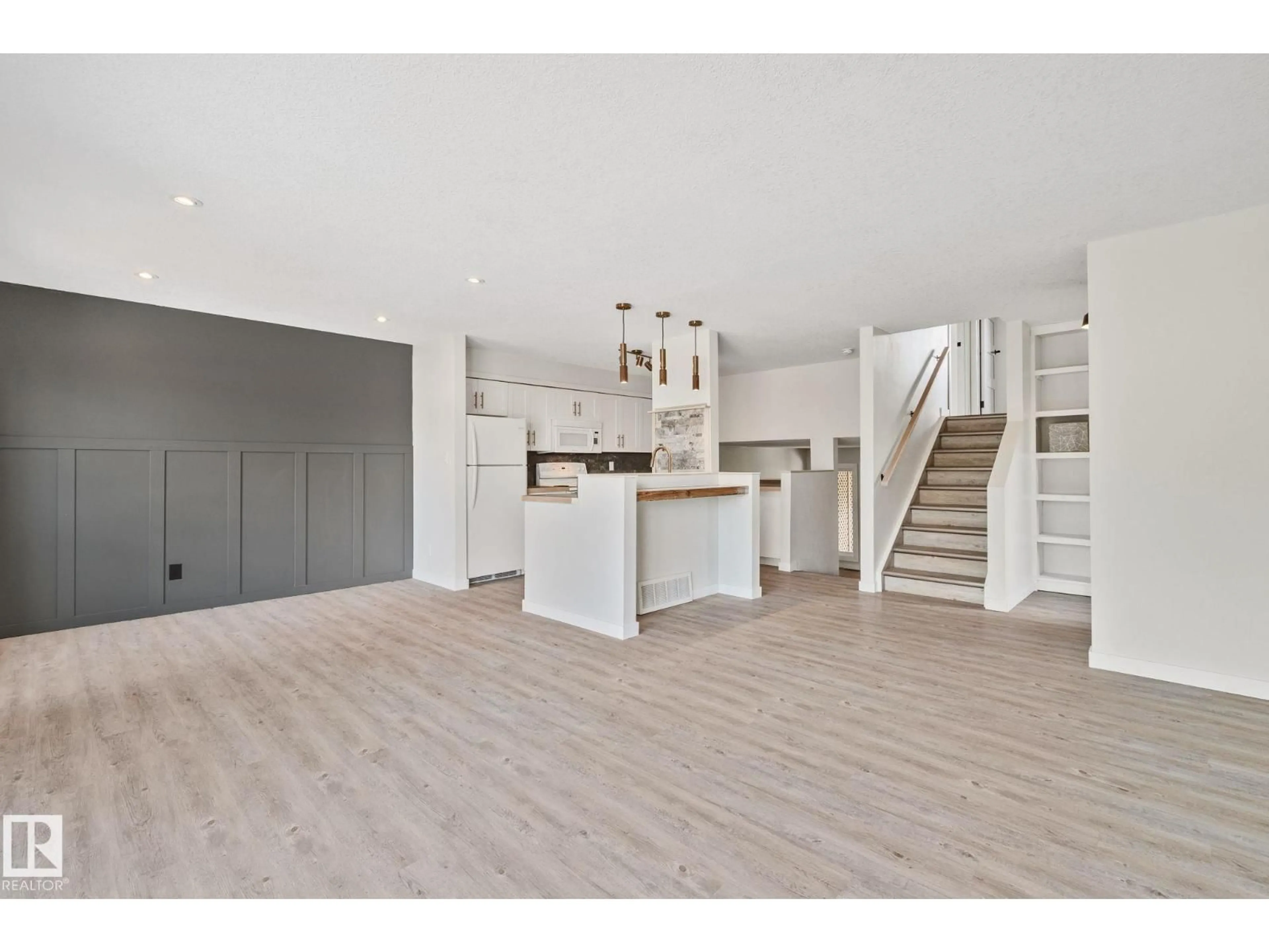 Open concept kitchen, wood/laminate floor for 703 GRANDIN DR, Morinville Alberta T0G1P0