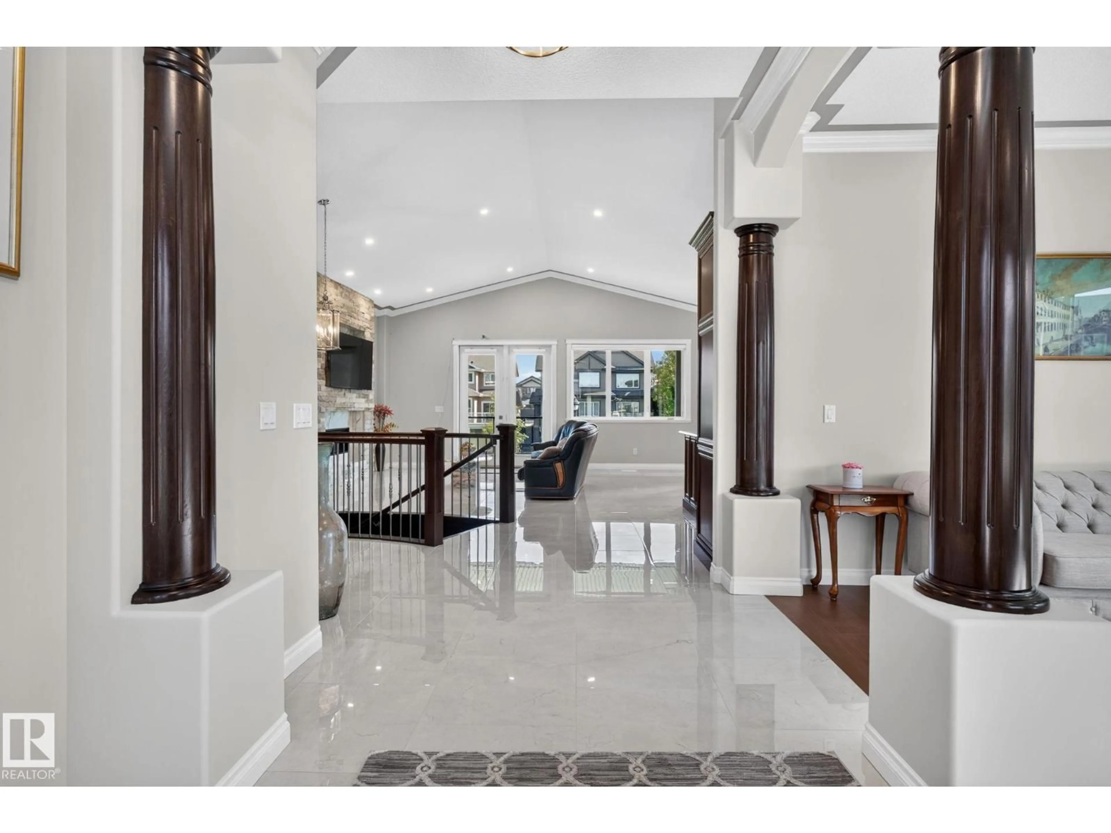 Indoor foyer for SW - 4707 WOOLSEY CM, Edmonton Alberta T6W2E2