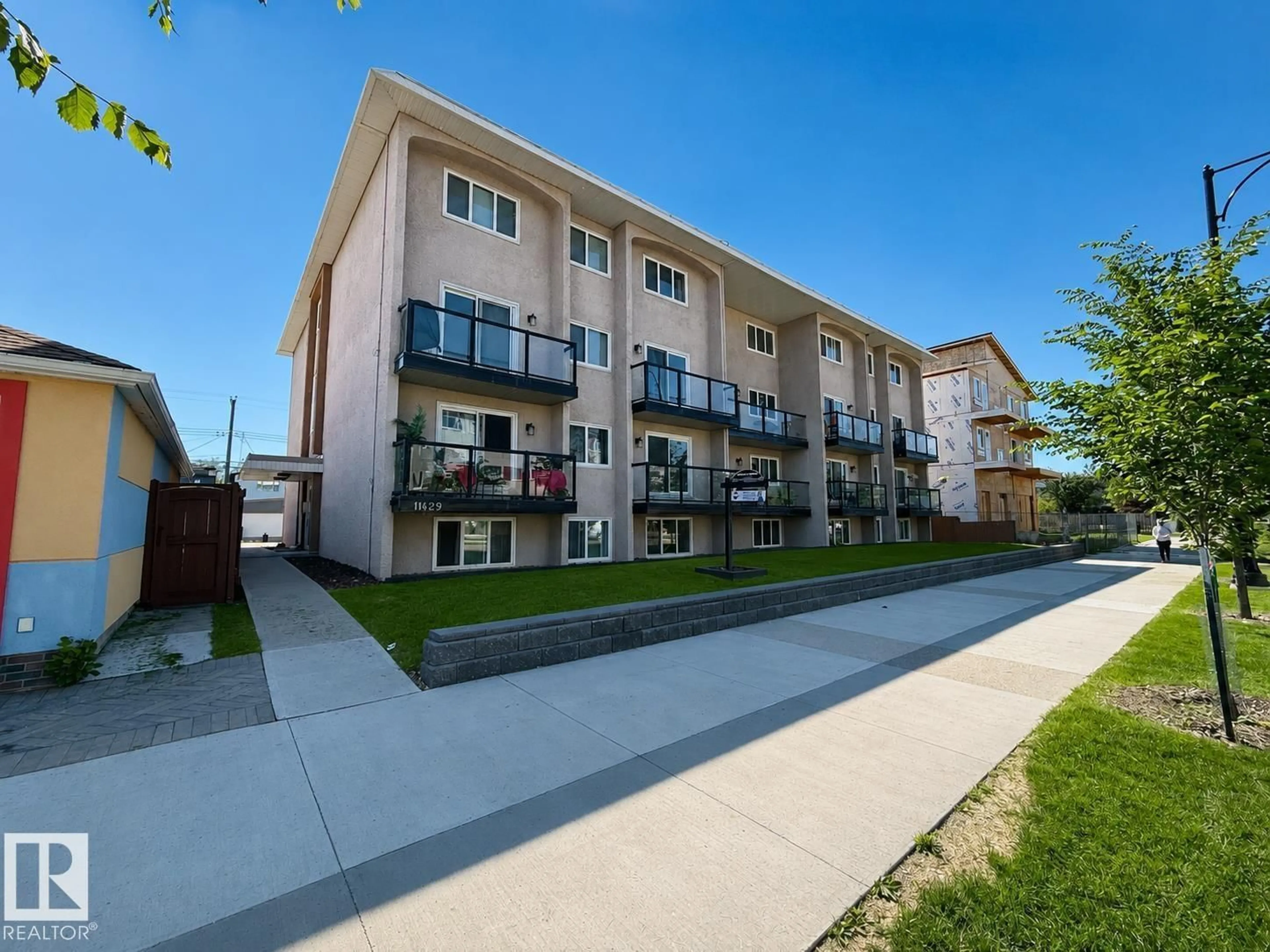 Patio, street for 205 - 11429 124 ST NW, Edmonton Alberta T5M0K4