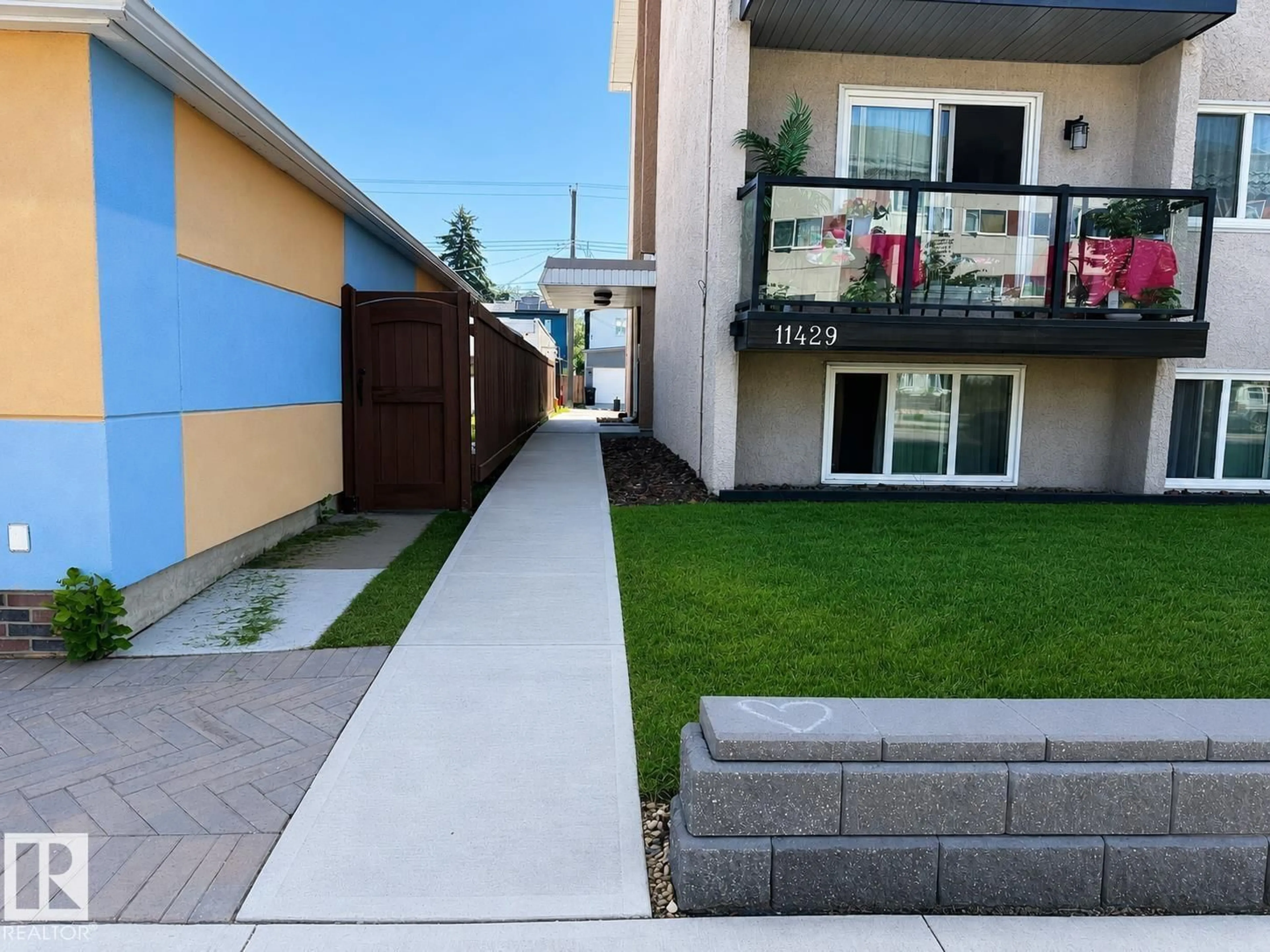 Patio, street for 205 - 11429 124 ST NW, Edmonton Alberta T5M0K4