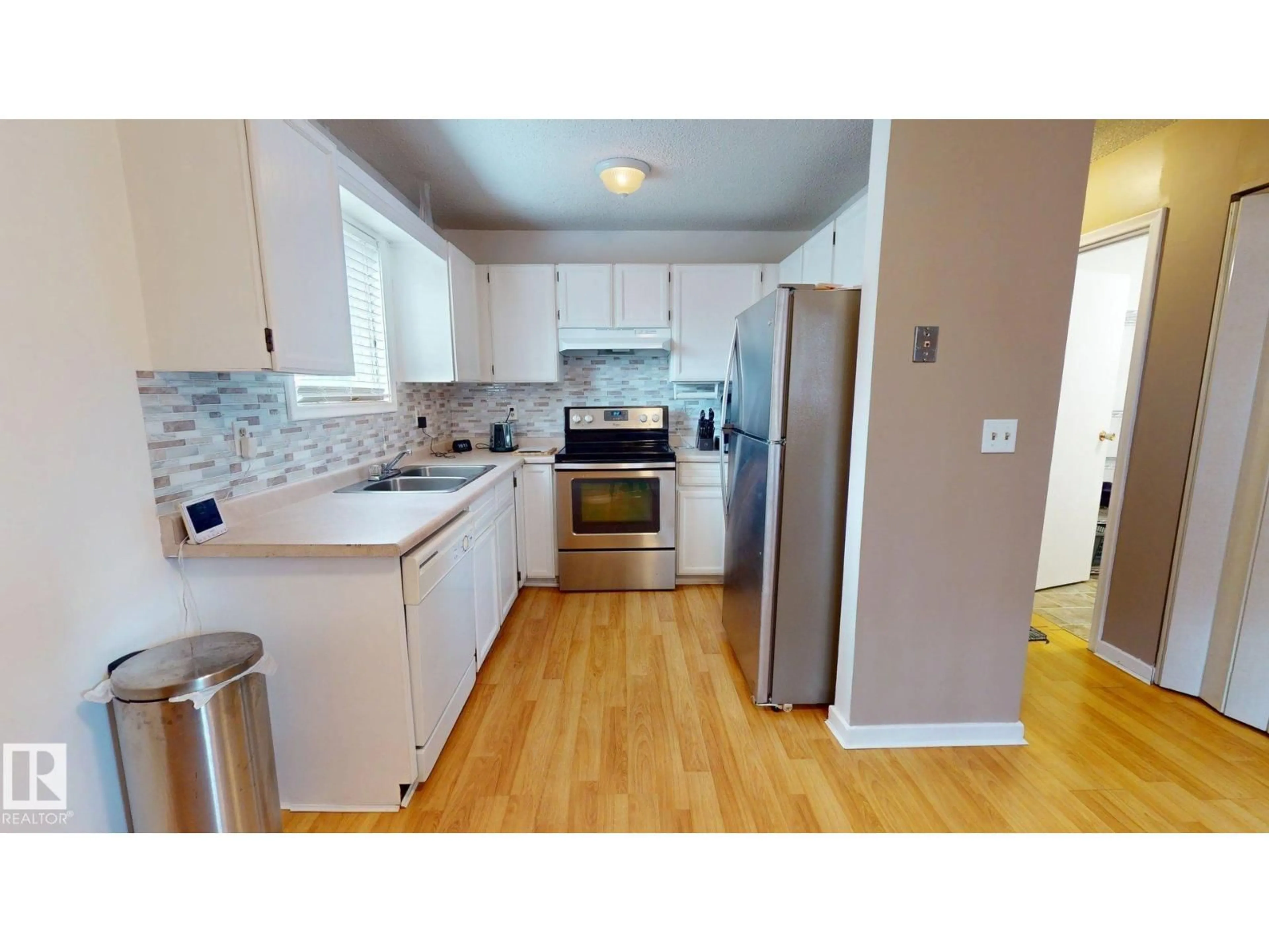Standard kitchen, unknown for NW - 12727B 121 ST, Edmonton Alberta T5L0A8