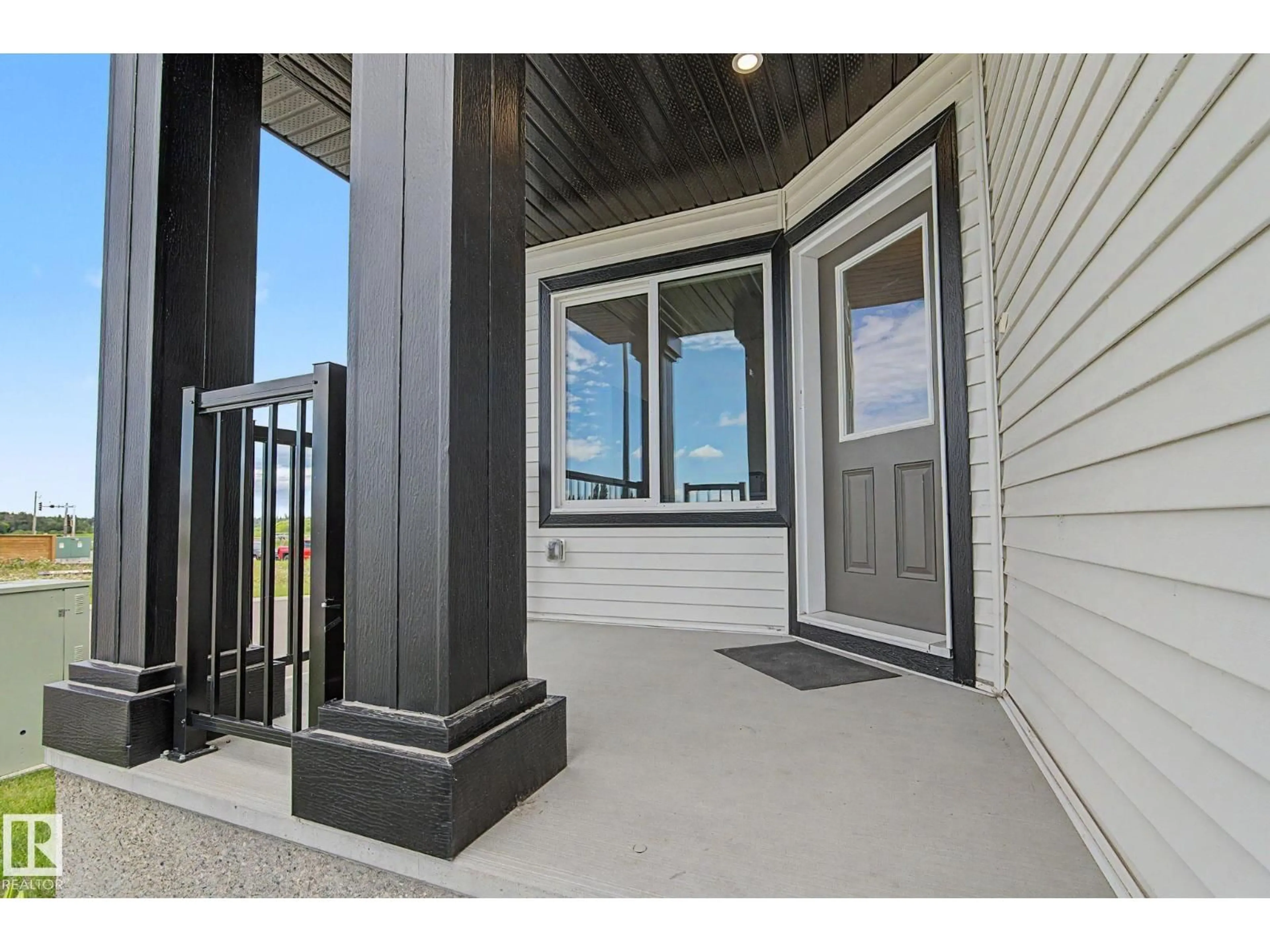 Indoor entryway for #2 - 11 DALTON LI, Spruce Grove Alberta T7X4C4