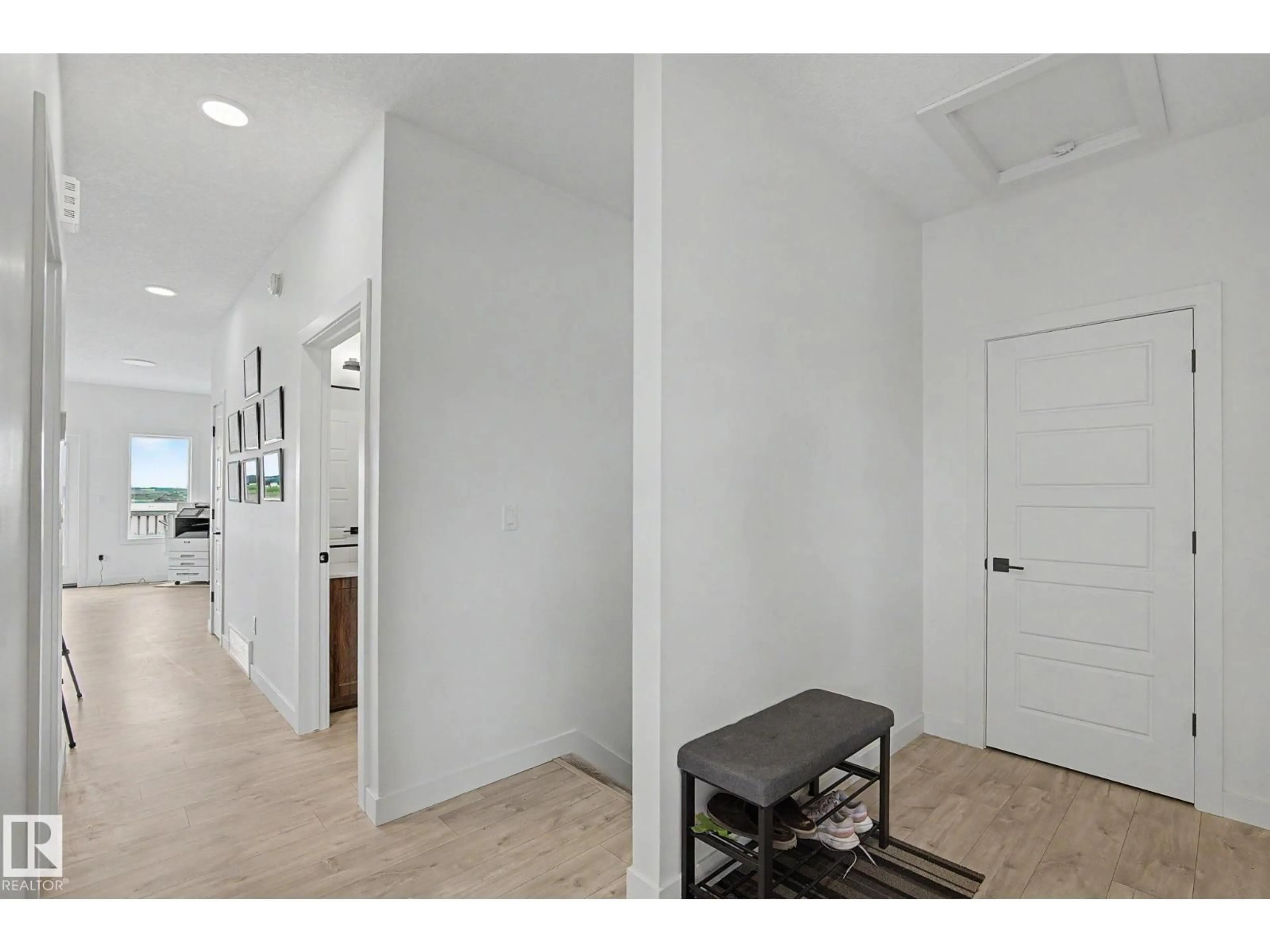 Indoor entryway for #2 - 11 DALTON LI, Spruce Grove Alberta T7X4C4