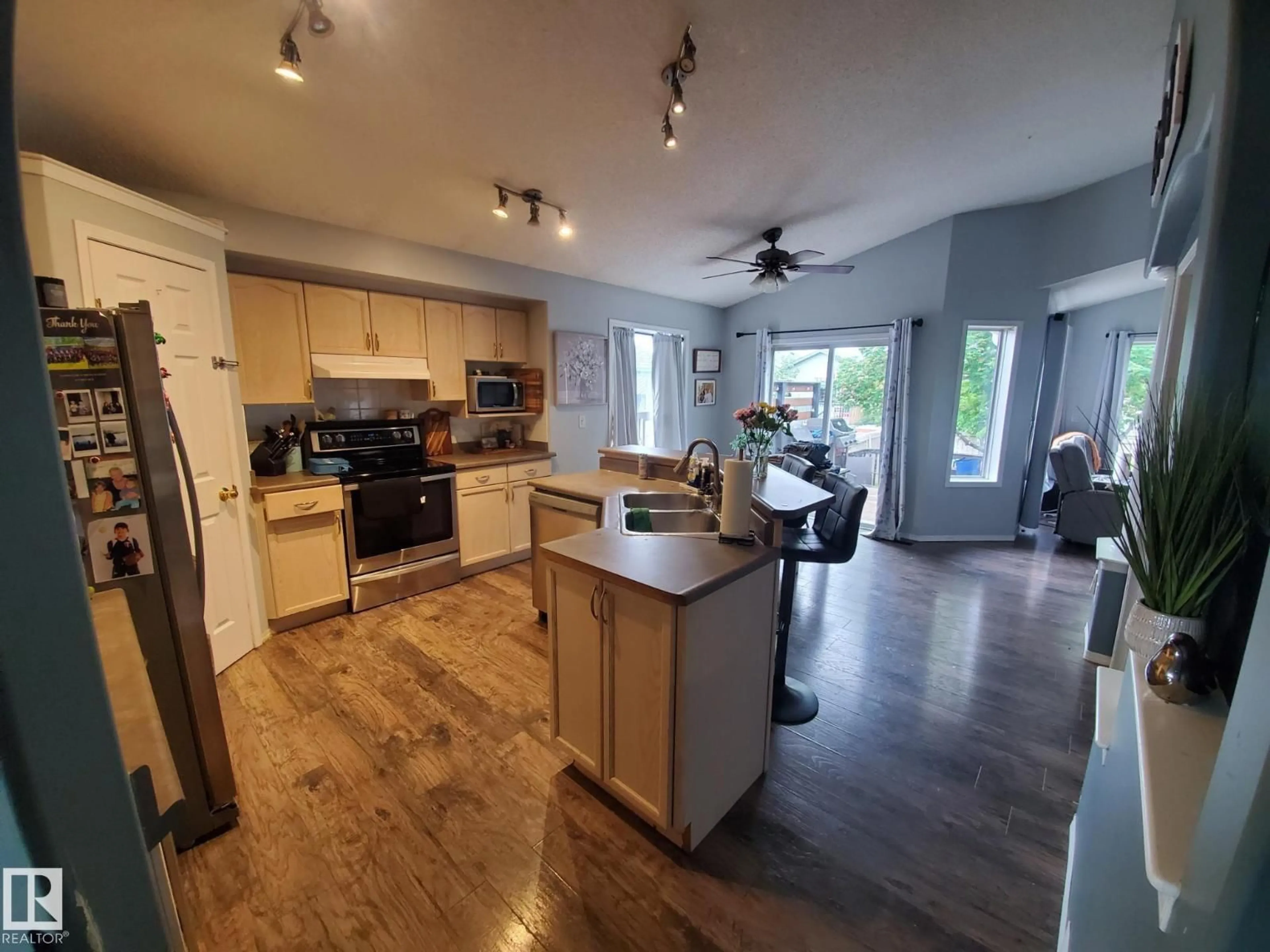 Open concept kitchen, unknown for 53 LANGLEY, Spruce Grove Alberta T7X4A4