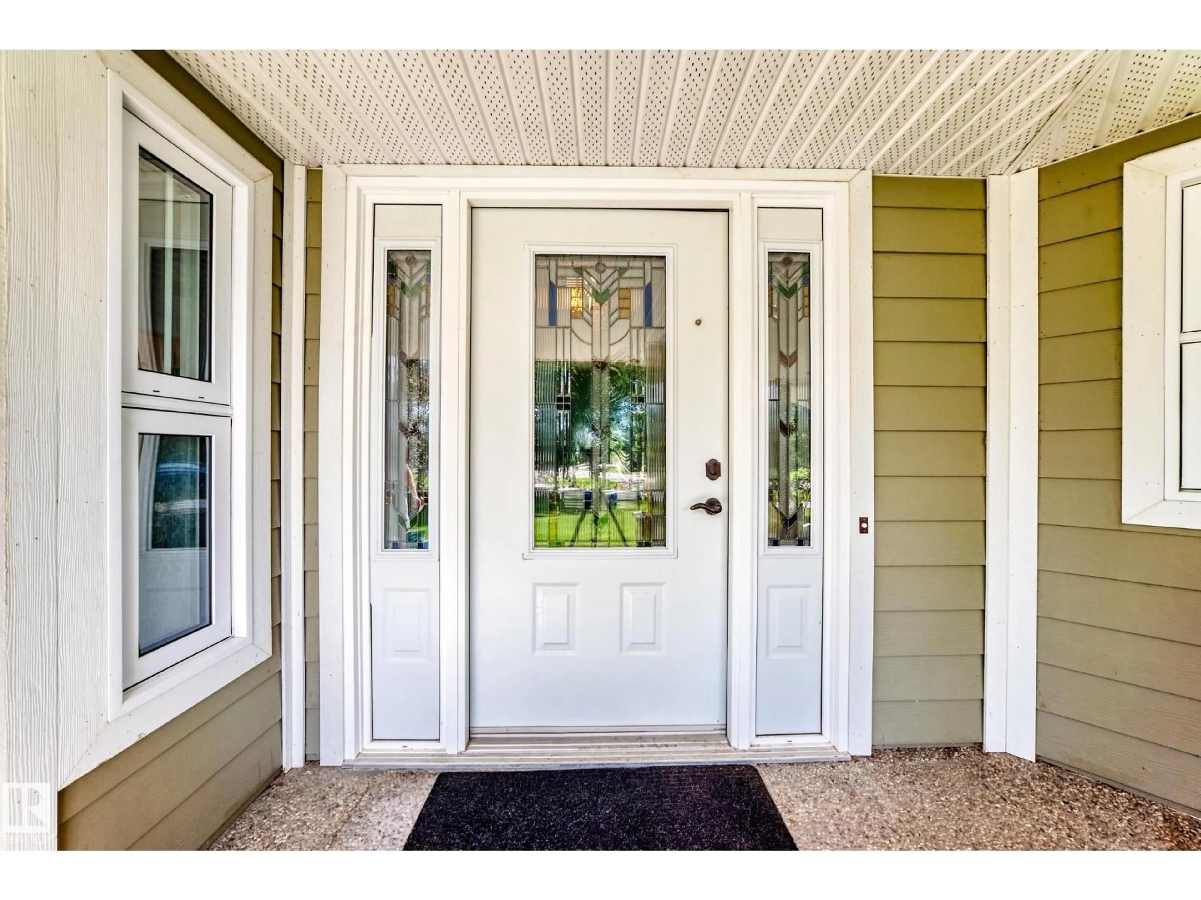 Indoor entryway for 51 26106 TWP ROAD 532 A, Rural Parkland County Alberta T7Y1A3