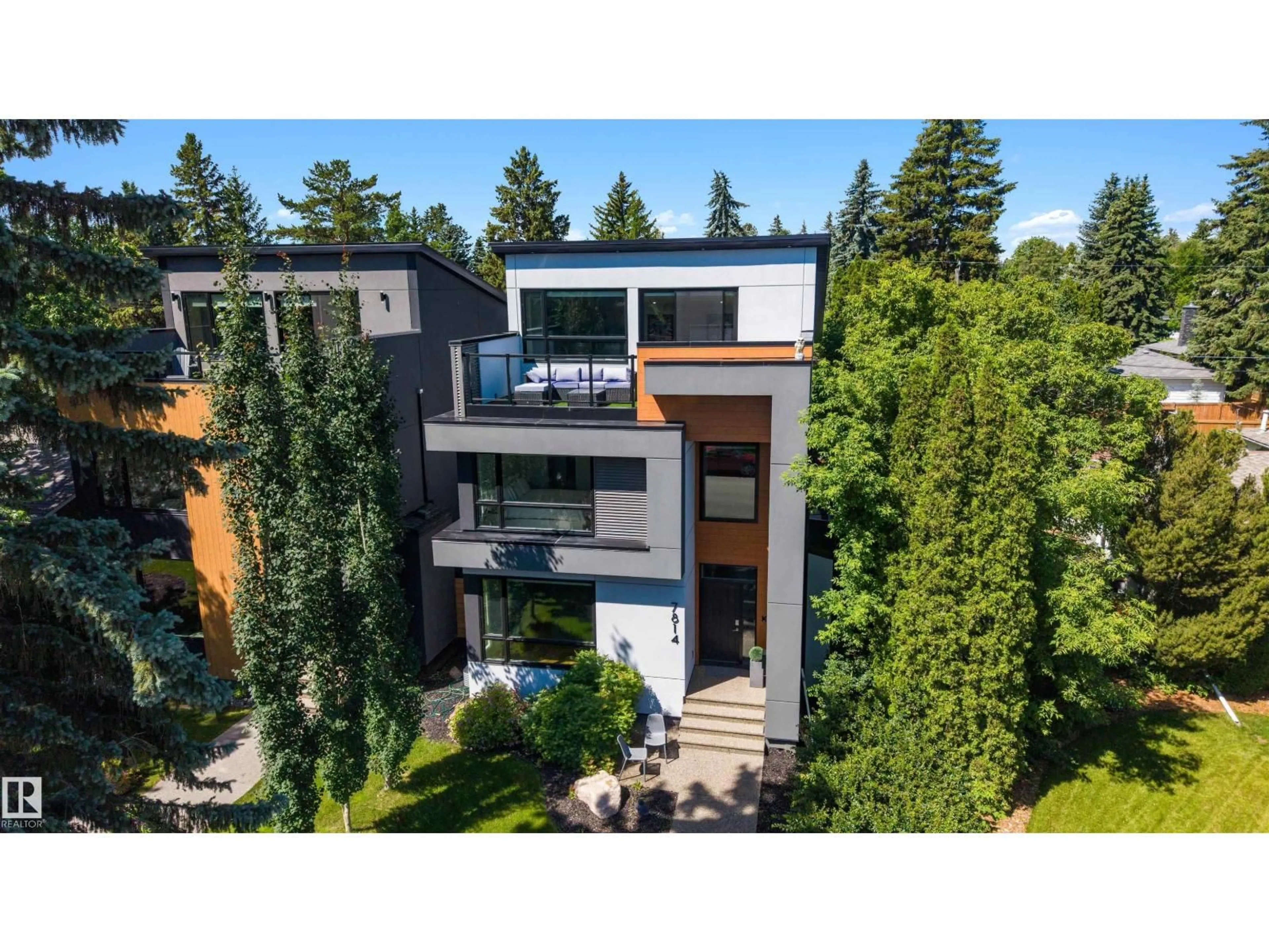 A pic from outside/outdoor area/front of a property/back of a property/a pic from drone, unknown for 7814 142 ST NW, Edmonton Alberta T5R0L8