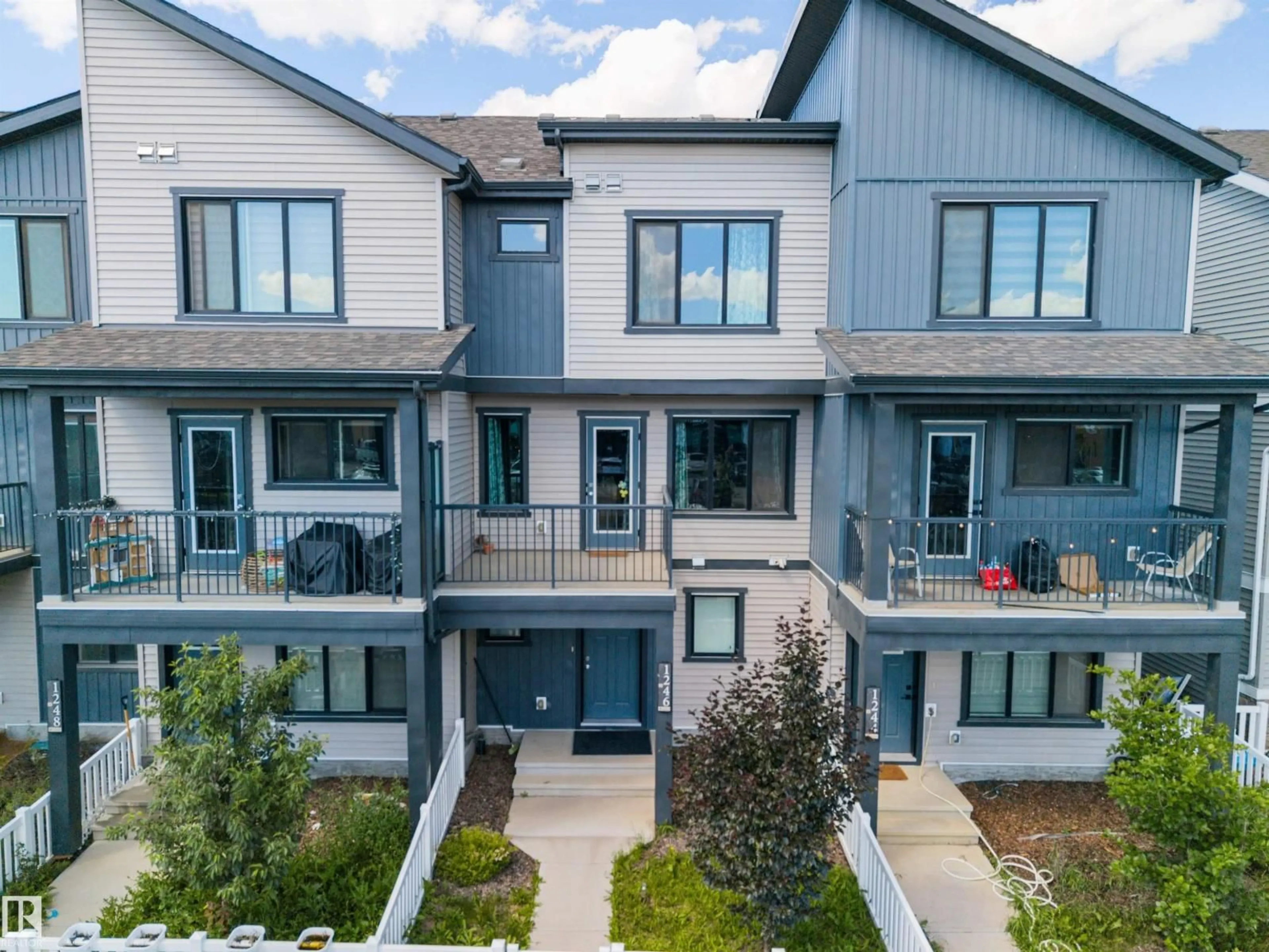 A pic from outside/outdoor area/front of a property/back of a property/a pic from drone, unknown for 1246 ASTER BV, Edmonton Alberta T6T2N8