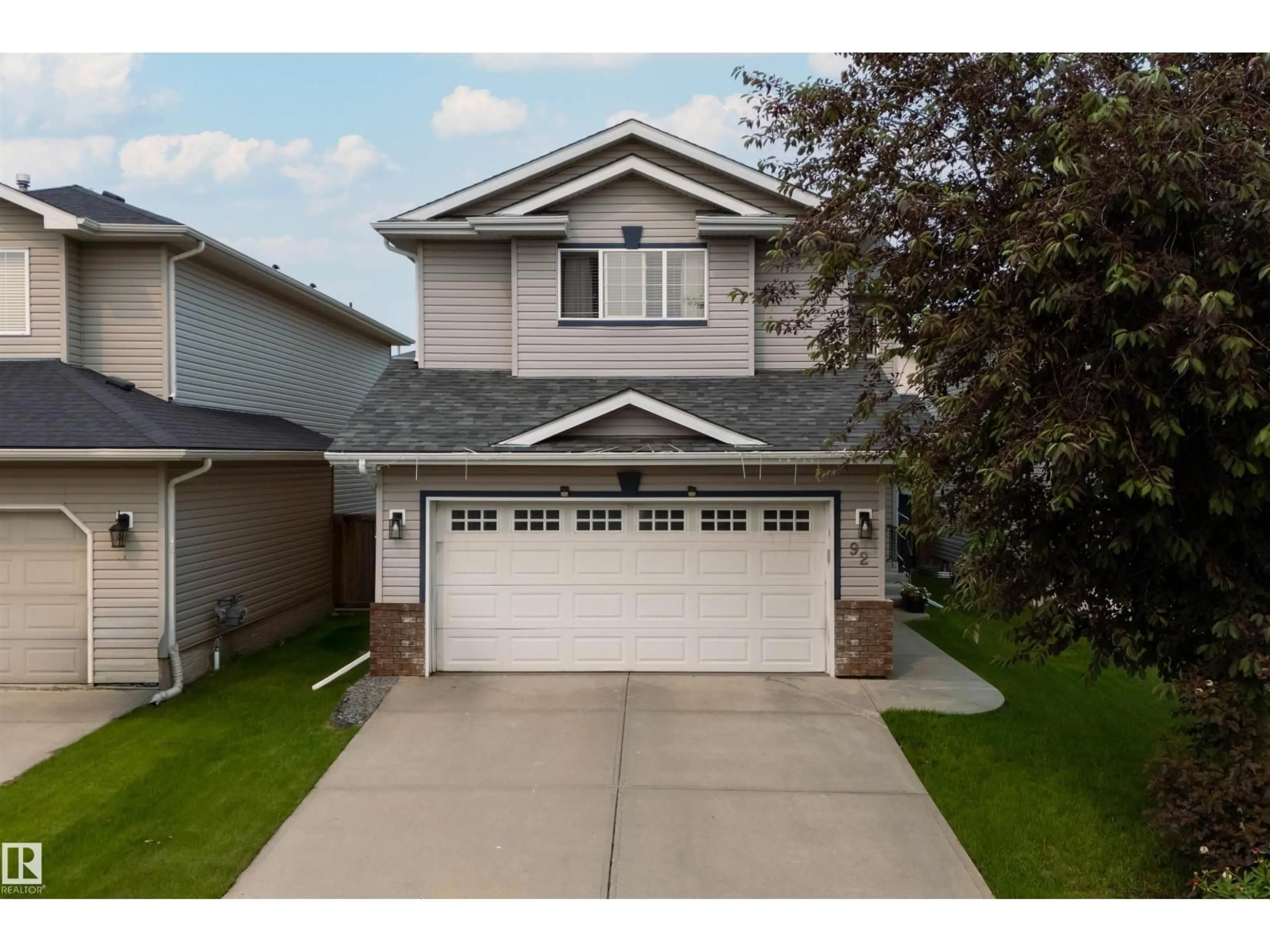 Home with vinyl exterior material, street for 92 FOXBORO LI, Sherwood Park Alberta T8A6N9