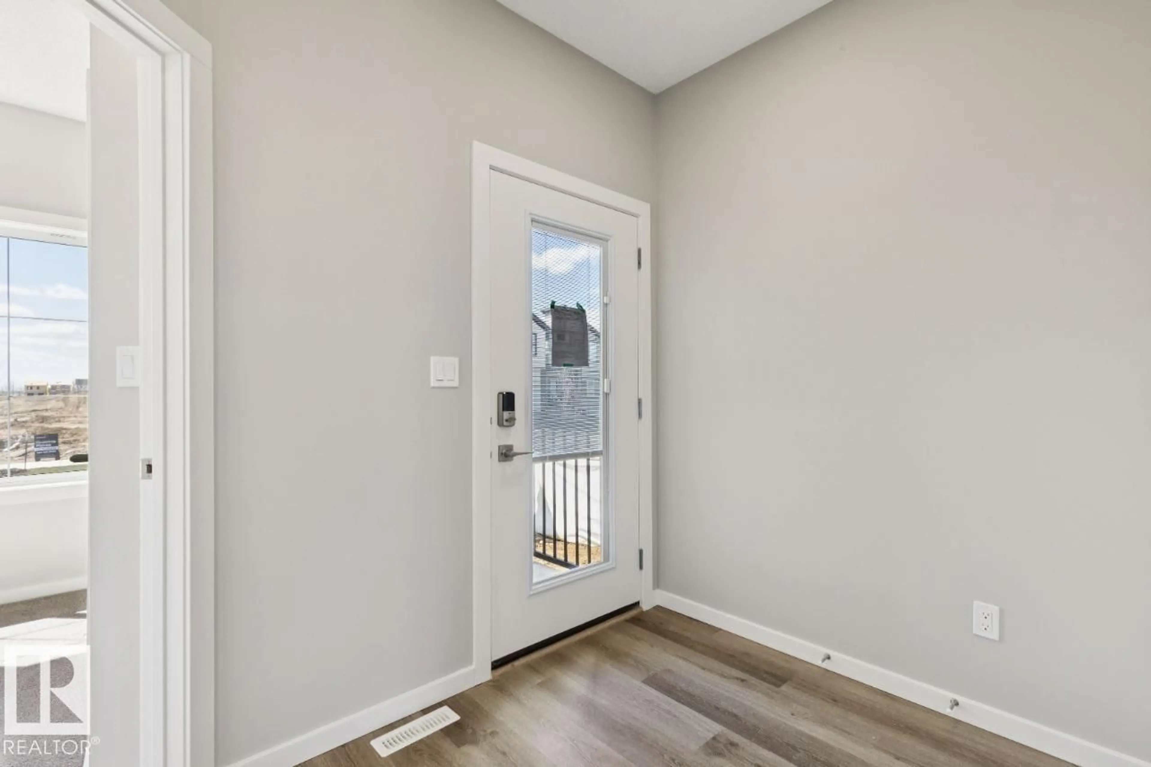Indoor entryway for 309 EDGEMONT DR, Edmonton Alberta T6M3G7