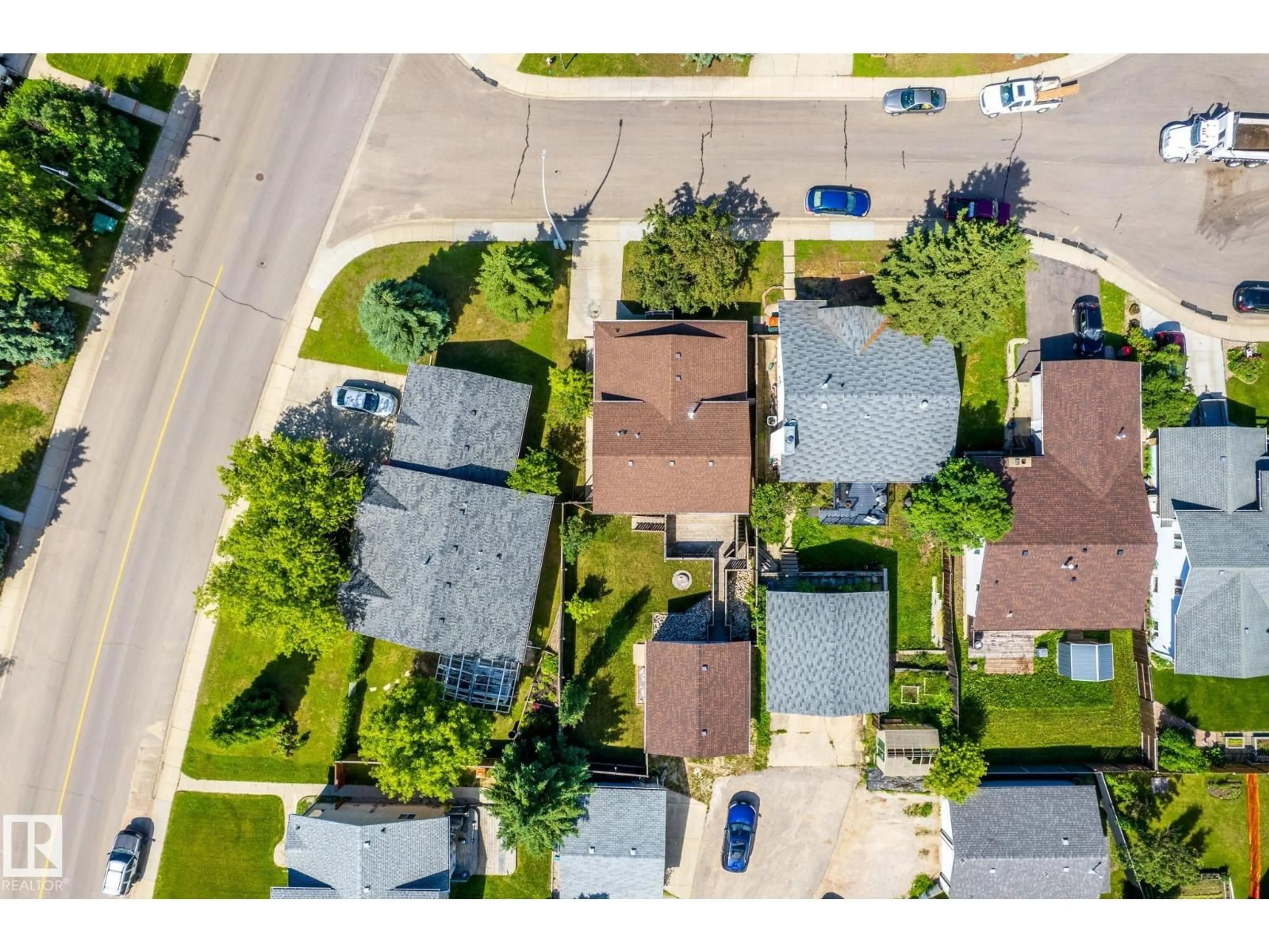 A pic from outside/outdoor area/front of a property/back of a property/a pic from drone, street for 3 GLENFOREST CR, Stony Plain Alberta T8Z1A6