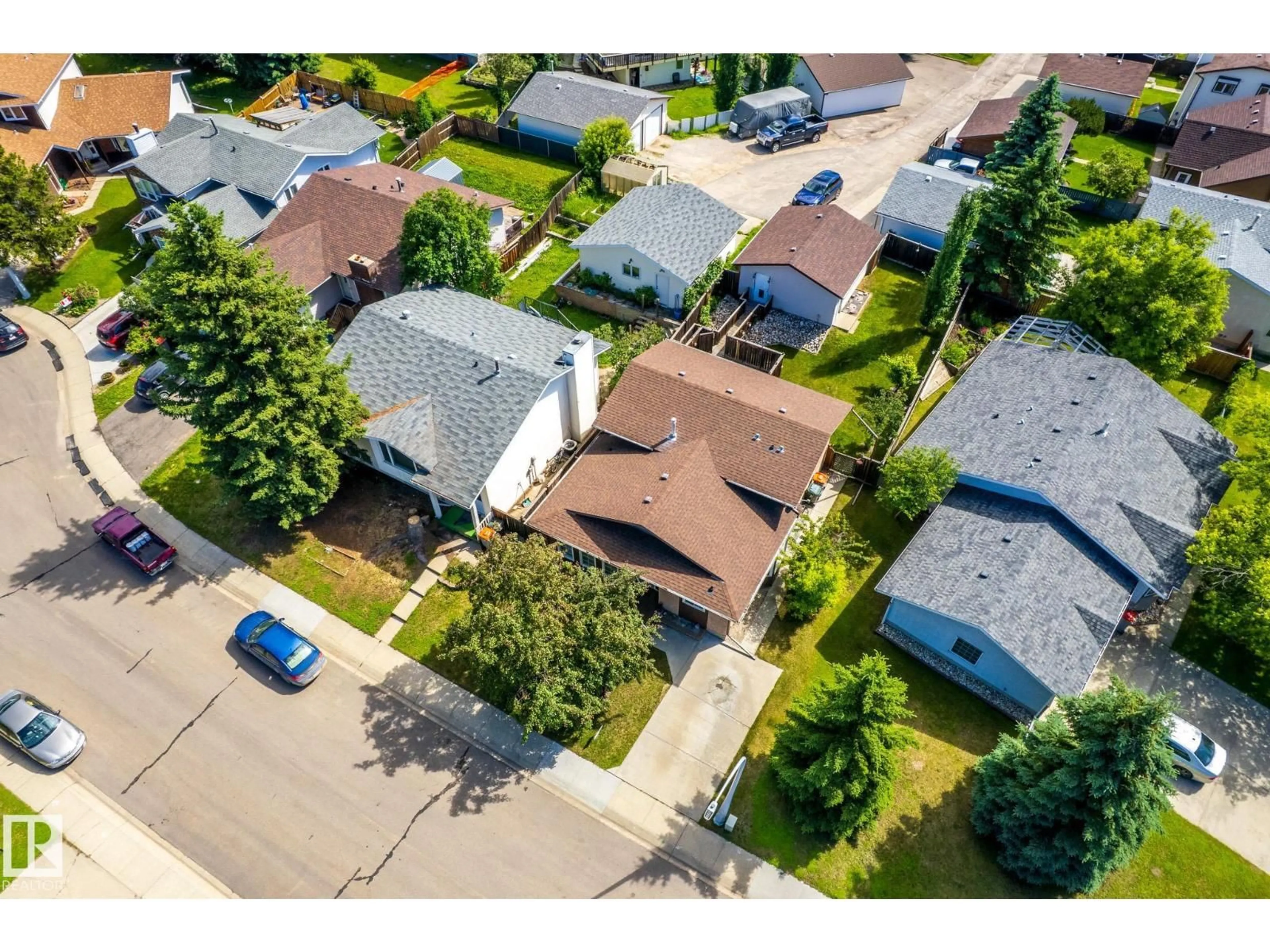A pic from outside/outdoor area/front of a property/back of a property/a pic from drone, street for 3 GLENFOREST CR, Stony Plain Alberta T8Z1A6