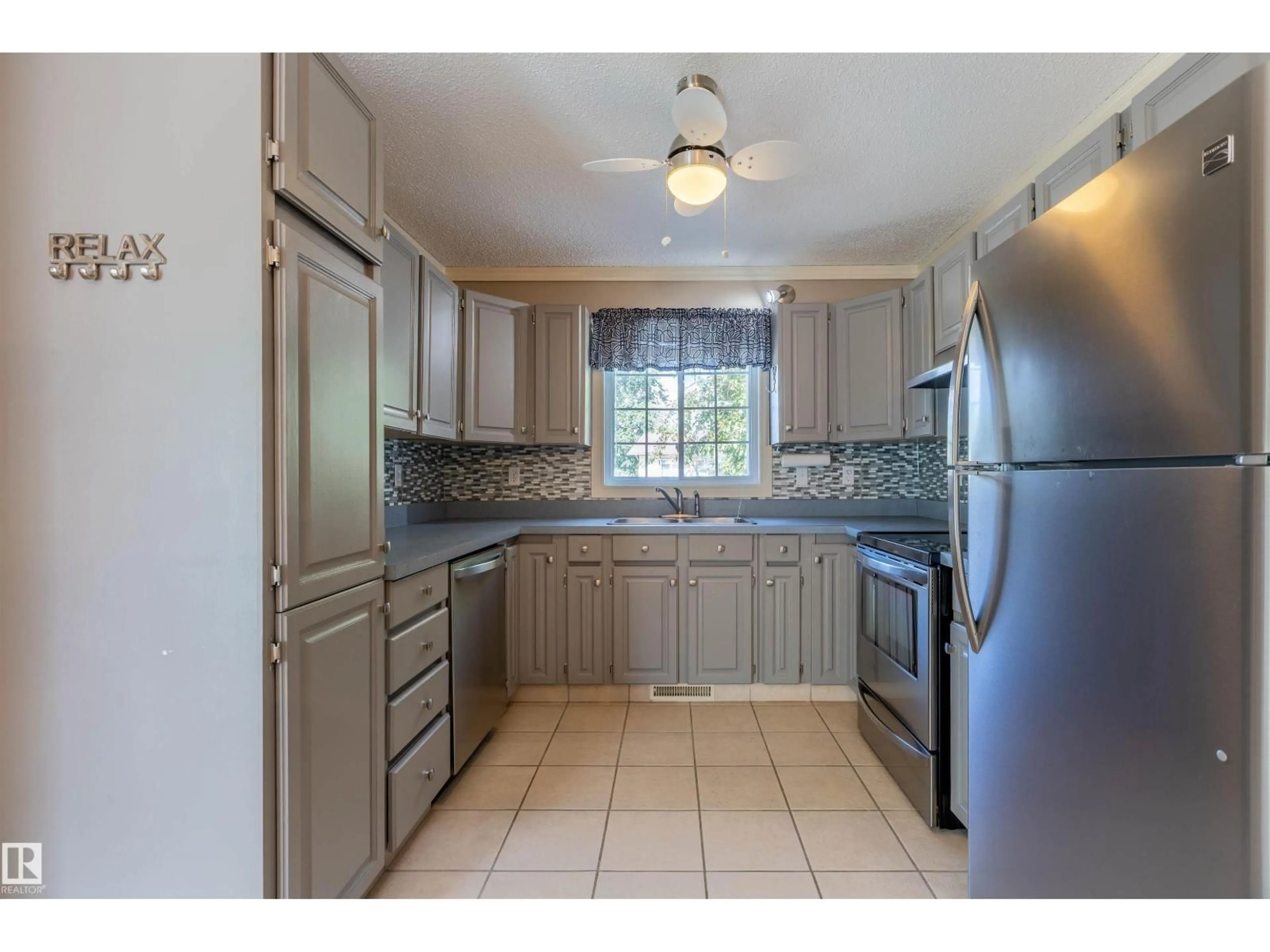 Standard kitchen, ceramic/tile floor for 3 GLENFOREST CR, Stony Plain Alberta T8Z1A6