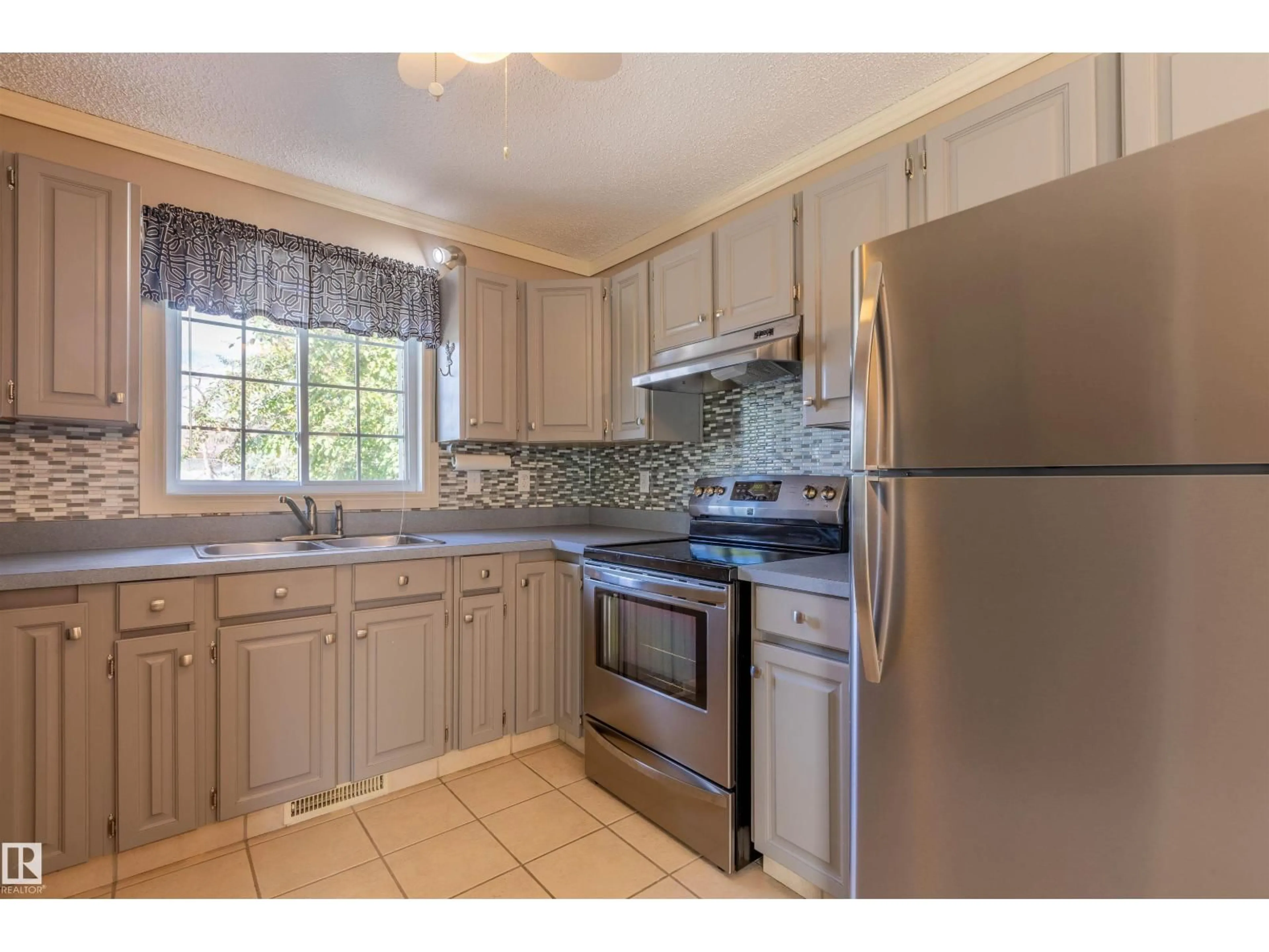 Standard kitchen, ceramic/tile floor for 3 GLENFOREST CR, Stony Plain Alberta T8Z1A6