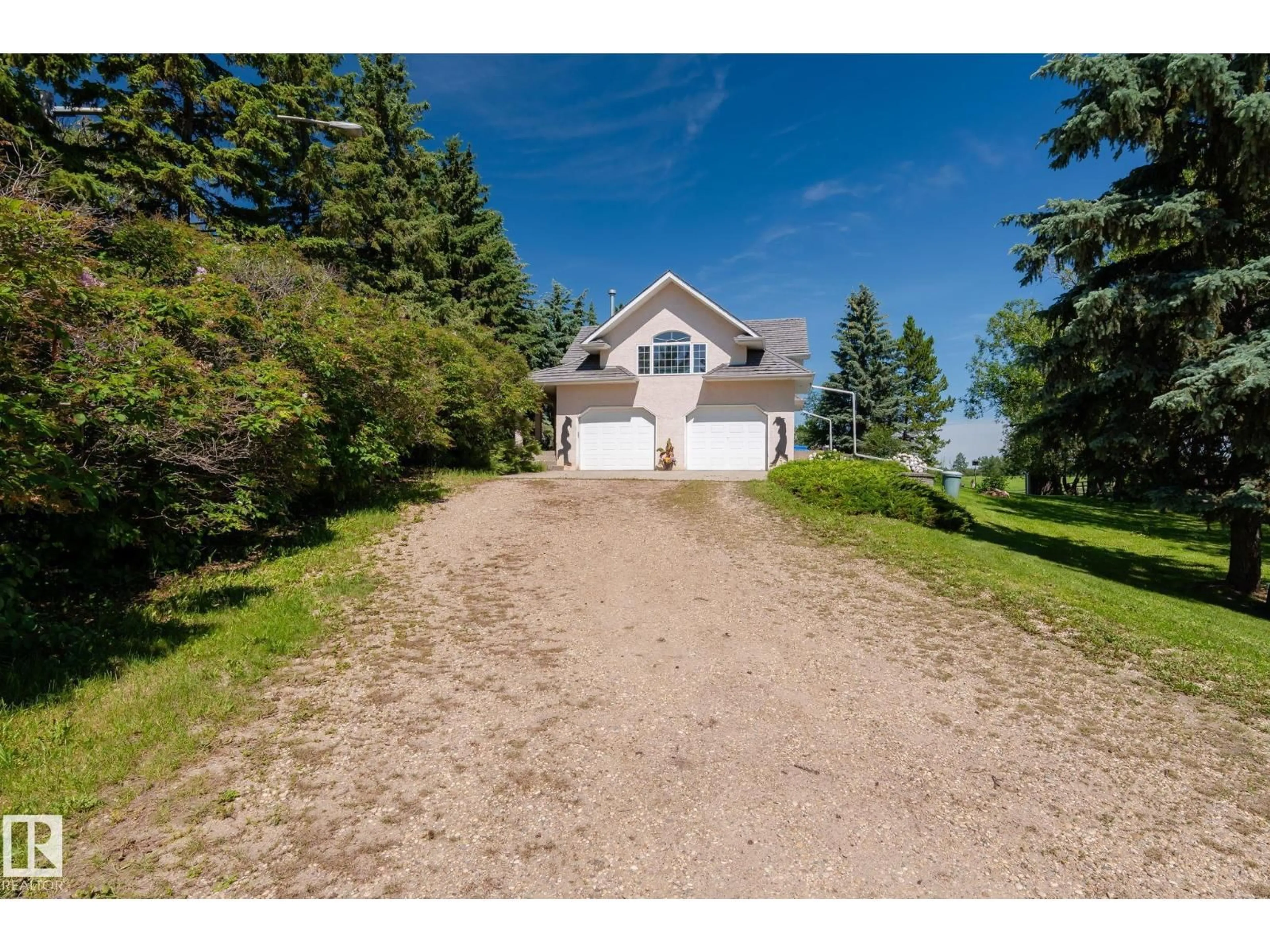A pic from outside/outdoor area/front of a property/back of a property/a pic from drone, unknown for 860 41 AV, Edmonton Alberta T6X1A8