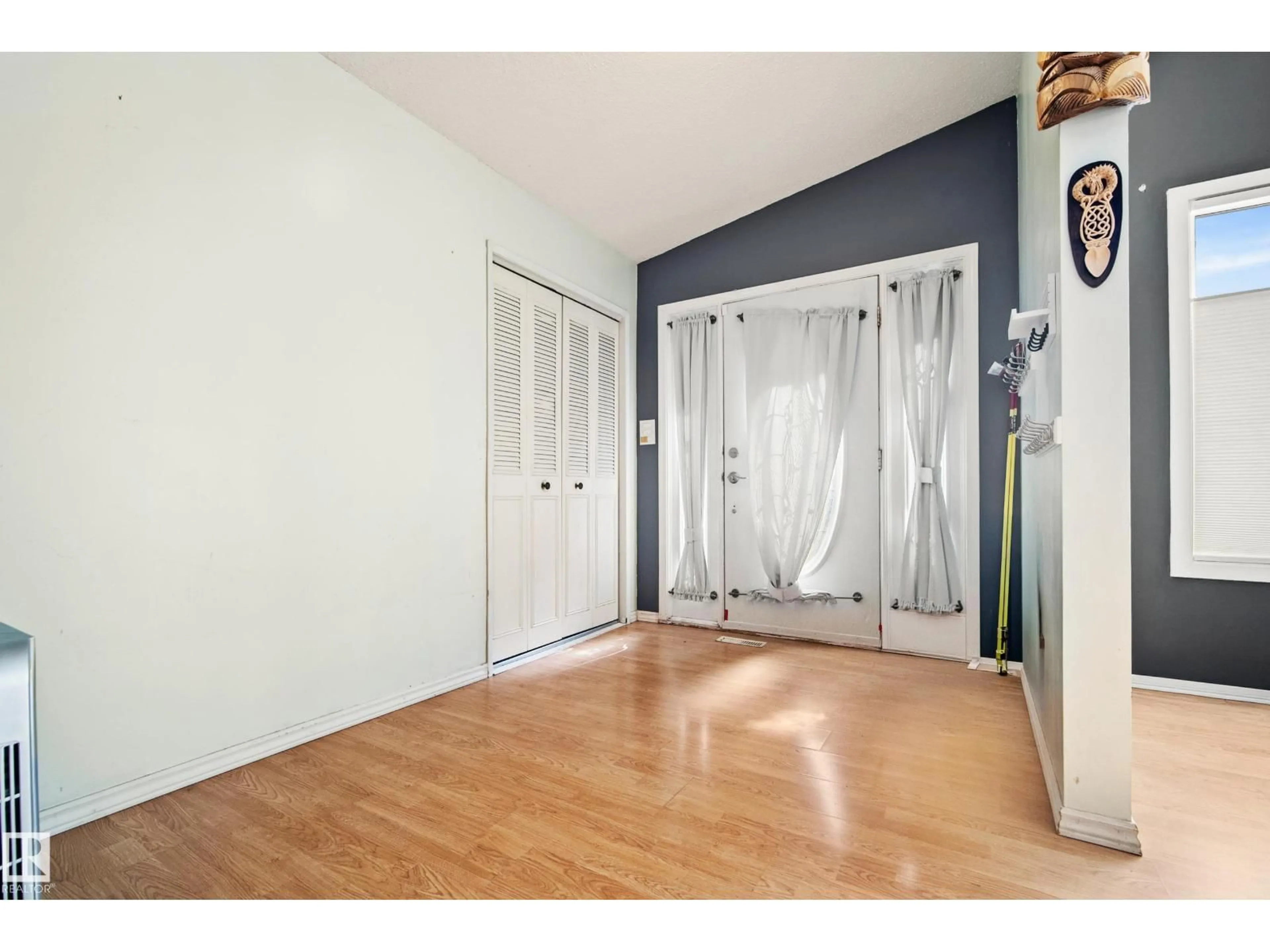 Indoor entryway for 14916 114A ST NW, Edmonton Alberta T5X1H3
