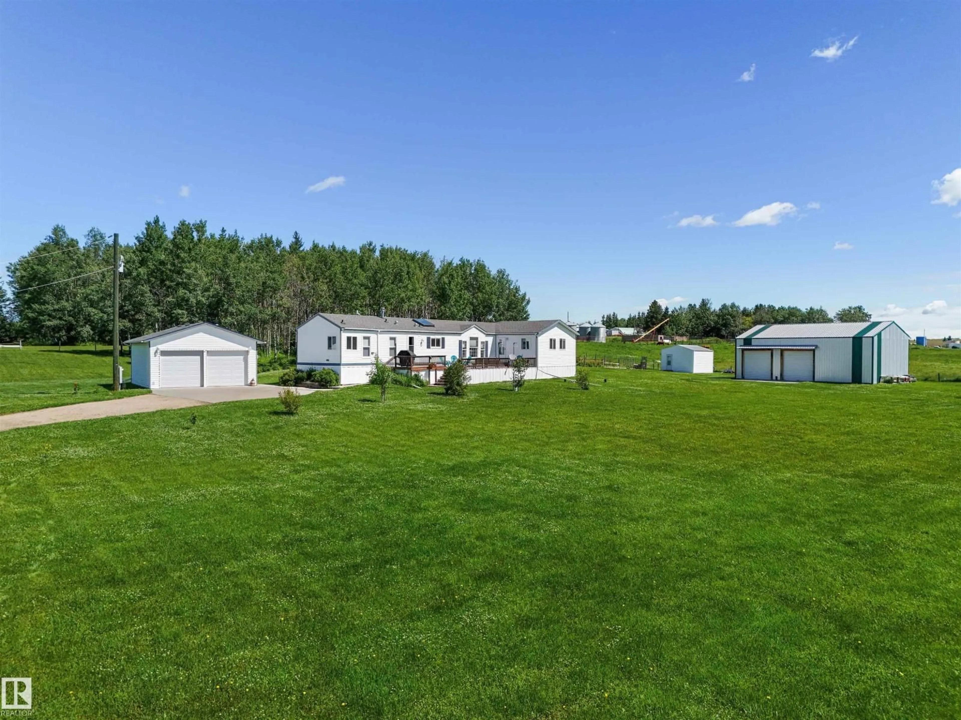 A pic from outside/outdoor area/front of a property/back of a property/a pic from drone, unknown for 49327 RGE RD 53, Rural Brazeau County Alberta T0C1W0