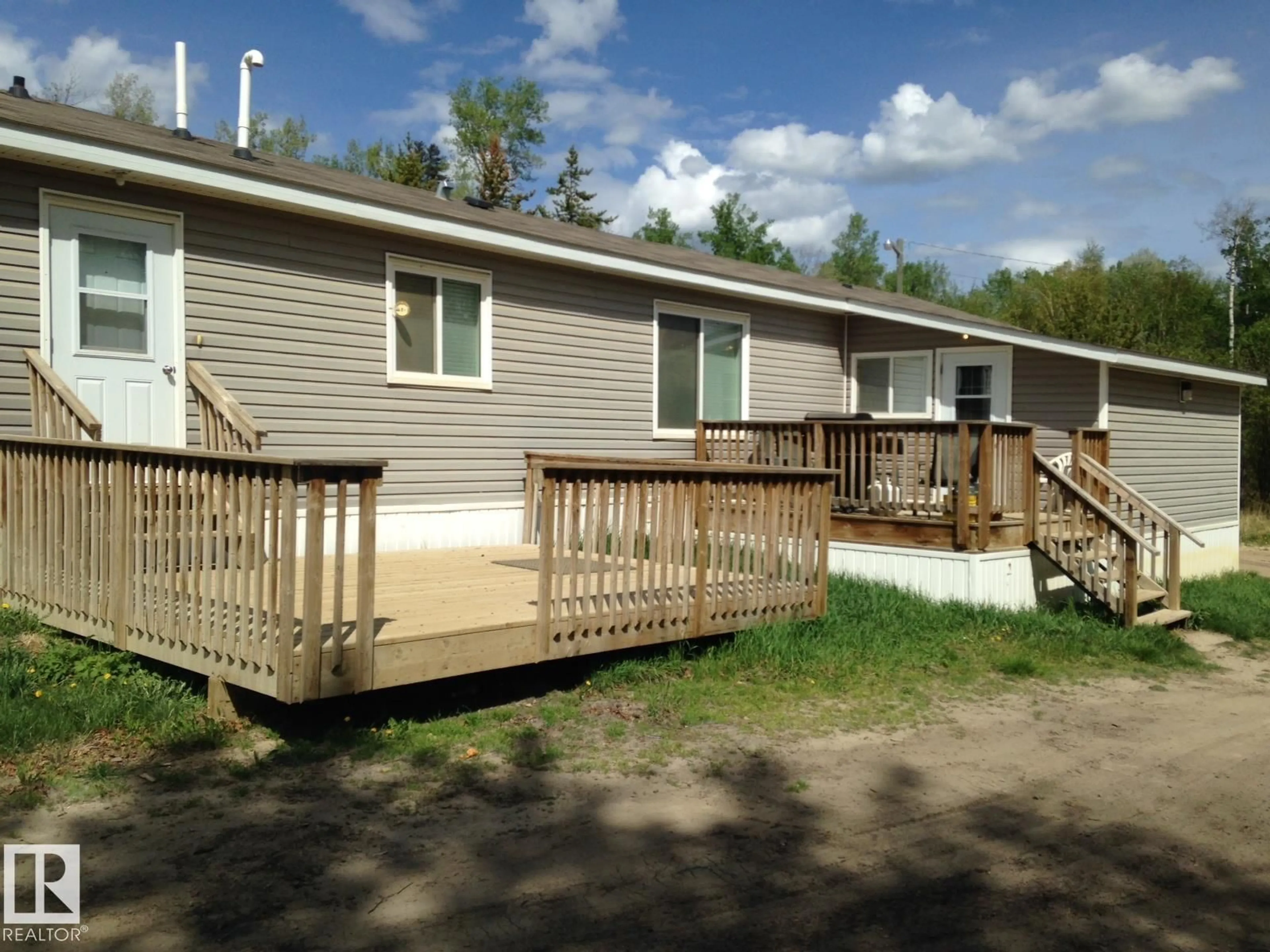 Home with vinyl exterior material, unknown for 174 PINE LN, Conklin Alberta T0P1H1
