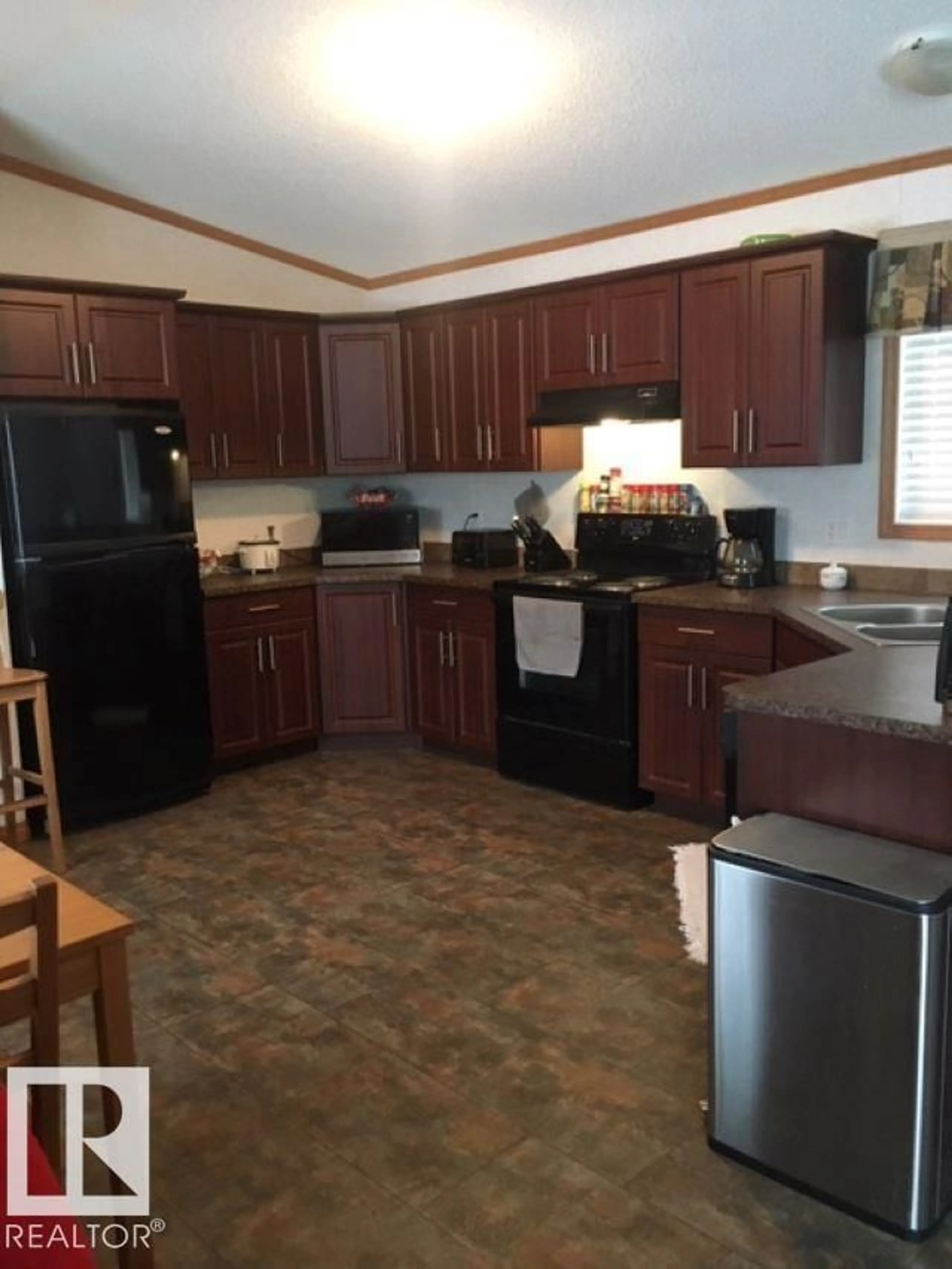 Standard kitchen, unknown for 174 PINE LN, Conklin Alberta T0P1H1