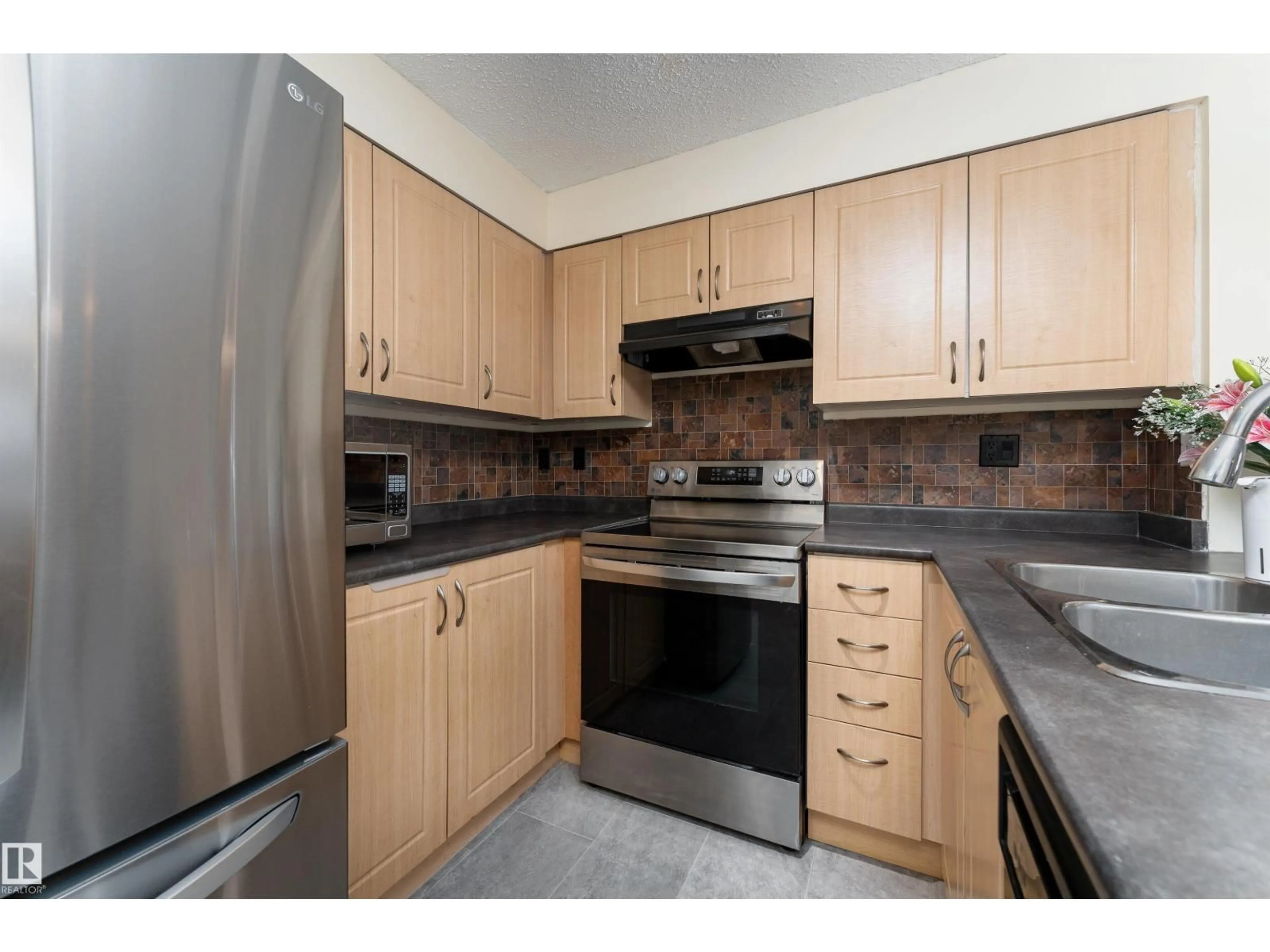 Standard kitchen, unknown for 11441 SW - 317 ELLERSLIE RD, Edmonton Alberta T6W1S9