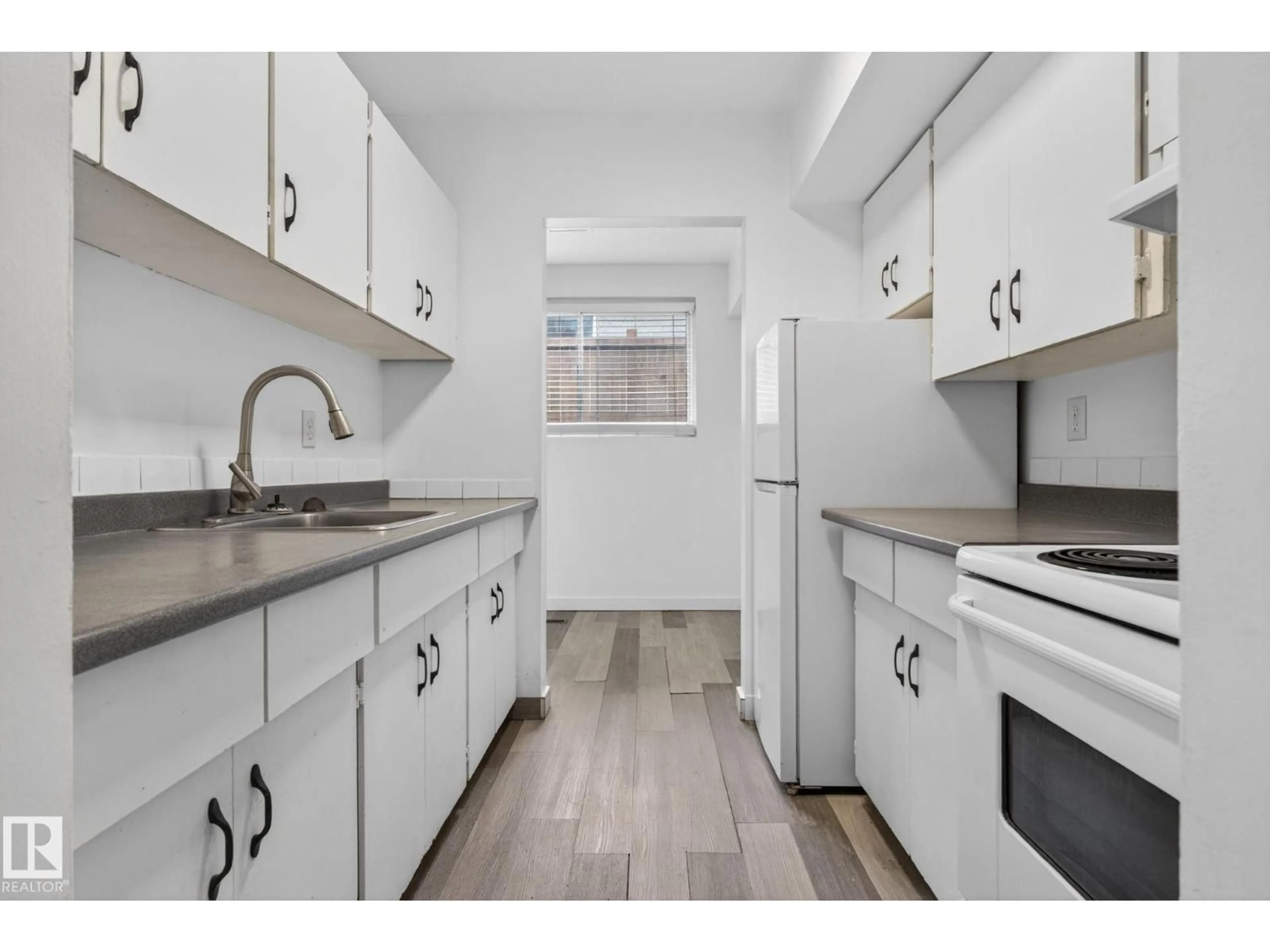 Standard kitchen, unknown for 6203 122 AV, Edmonton Alberta T5W1S7