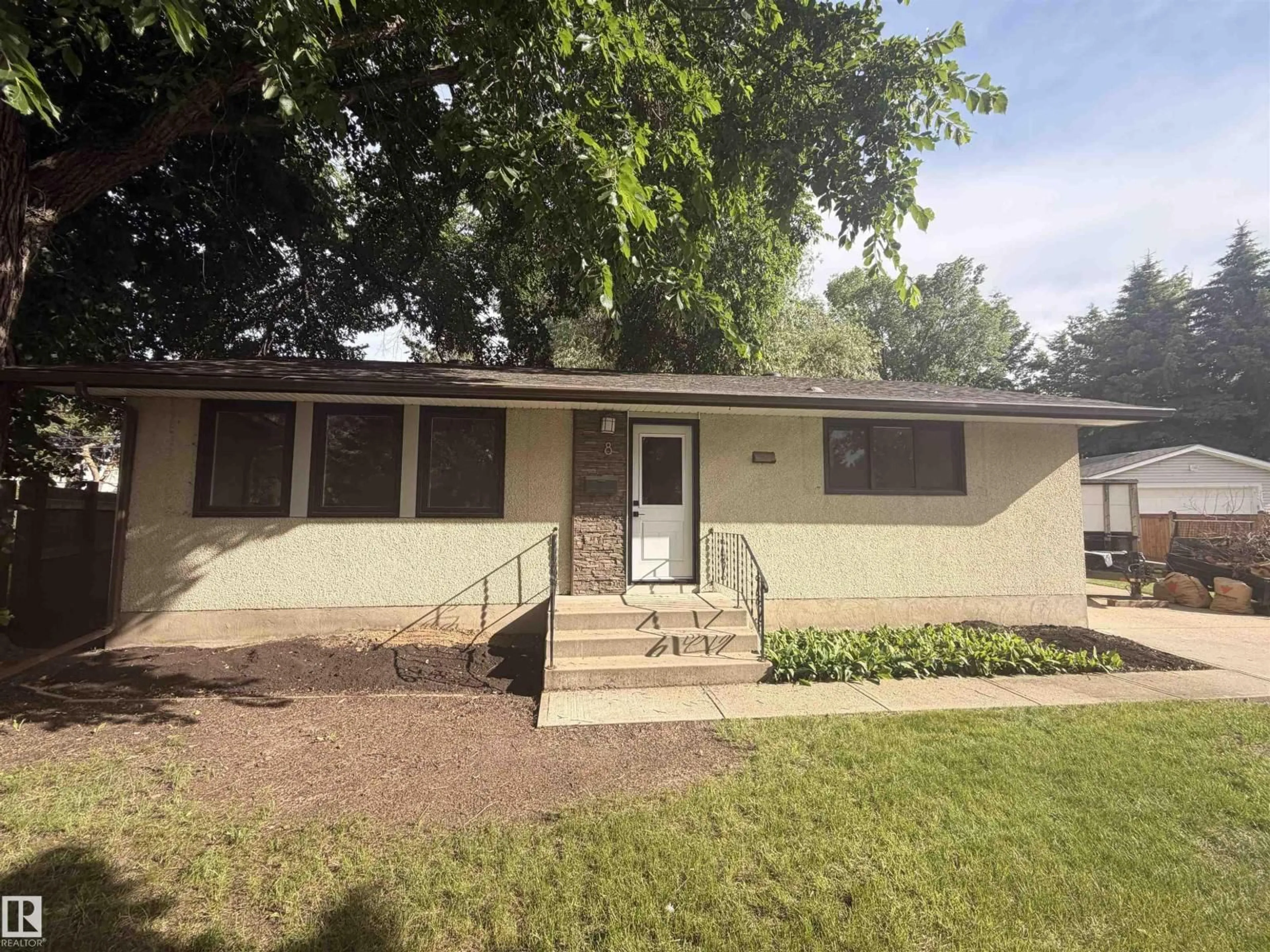 Home with vinyl exterior material, street for 8 SAVOY PL, St. Albert Alberta T8N0J3