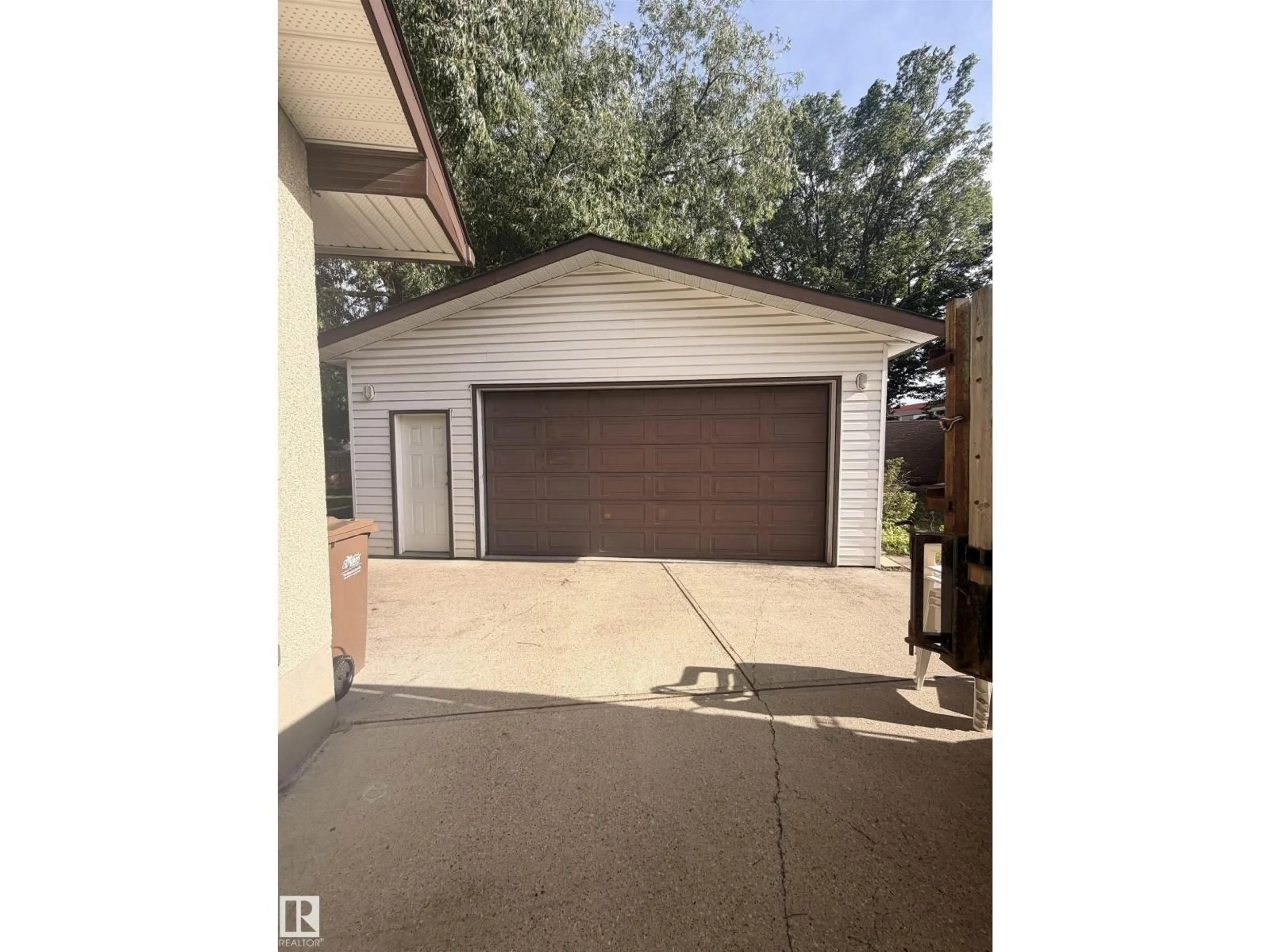 Indoor garage for 8 SAVOY PL, St. Albert Alberta T8N0J3