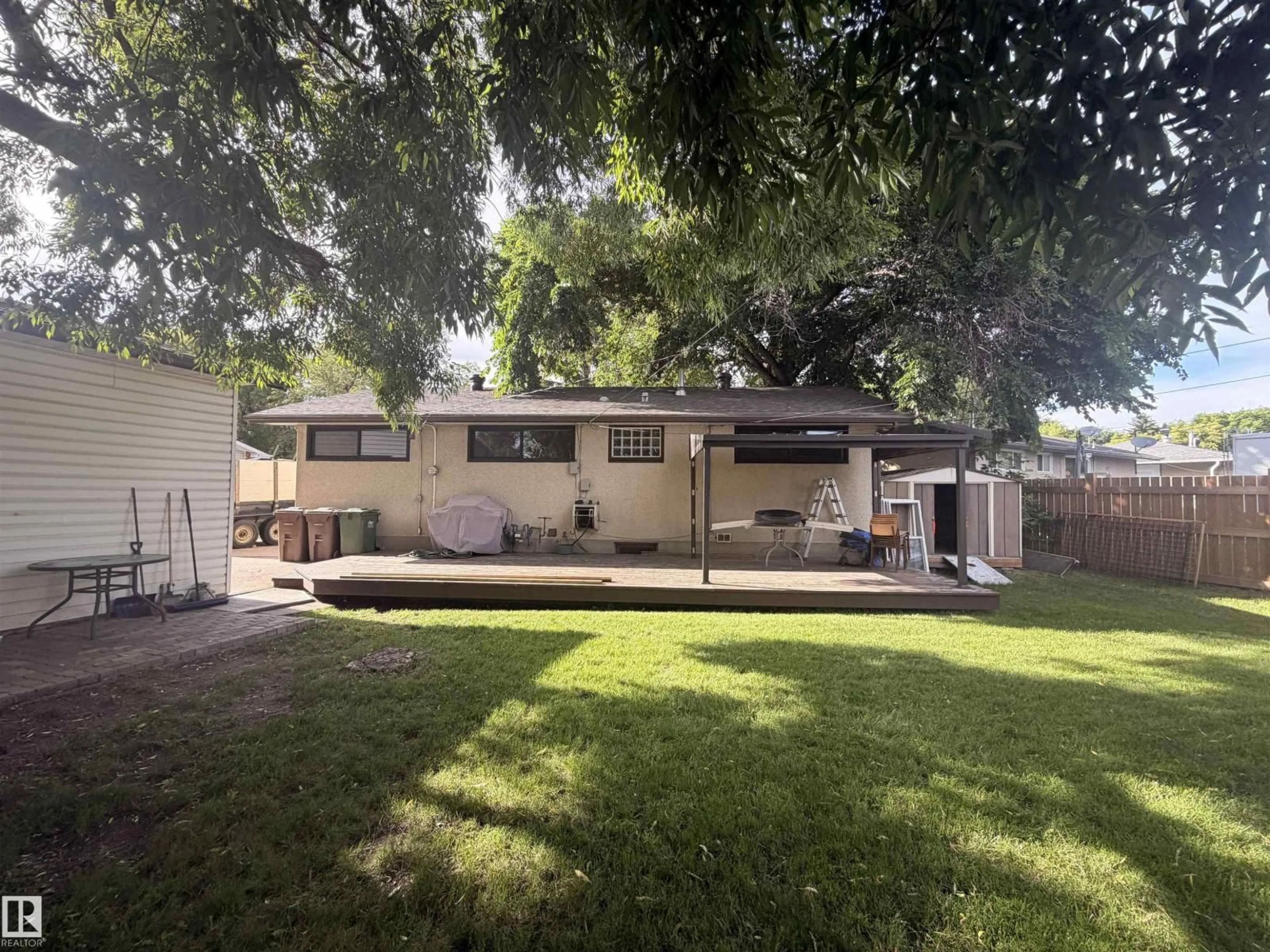 A pic from outside/outdoor area/front of a property/back of a property/a pic from drone, street for 8 SAVOY PL, St. Albert Alberta T8N0J3