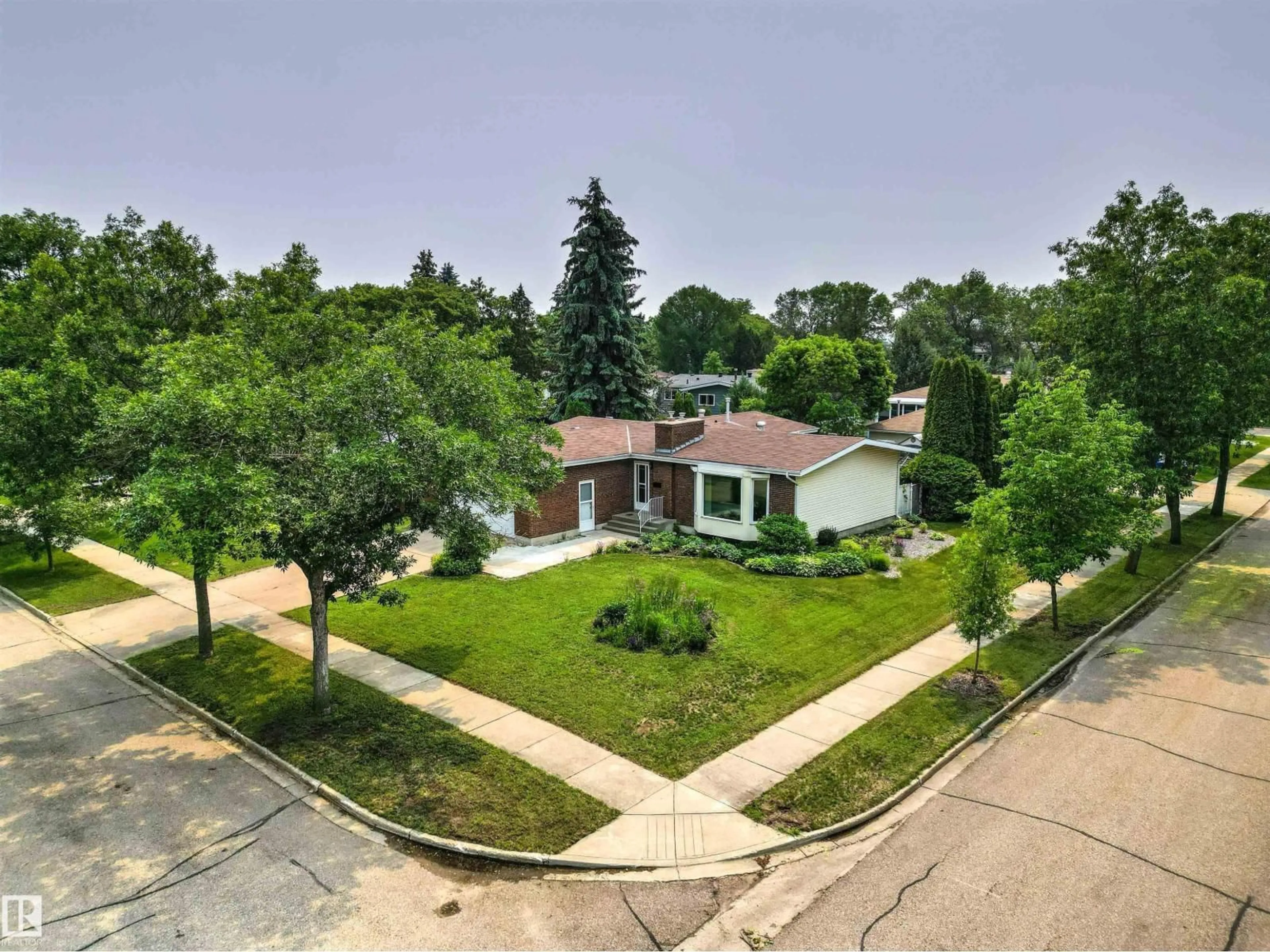 A pic from outside/outdoor area/front of a property/back of a property/a pic from drone, street for 9701 91 AV, Fort Saskatchewan Alberta T8L1M7