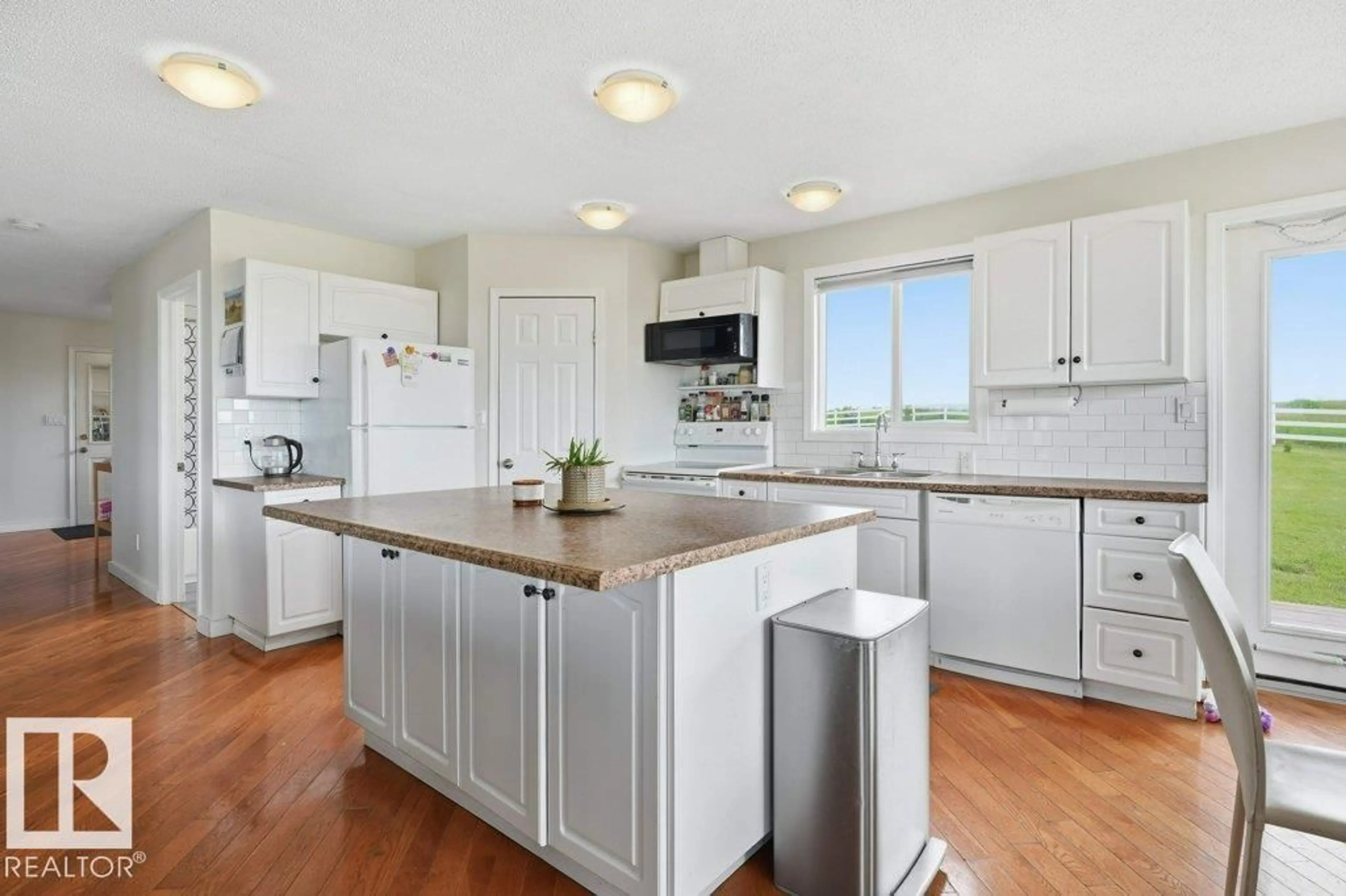 Open concept kitchen, unknown for 58111 LILY LAKE RD, Rural Sturgeon County Alberta T0G1L0
