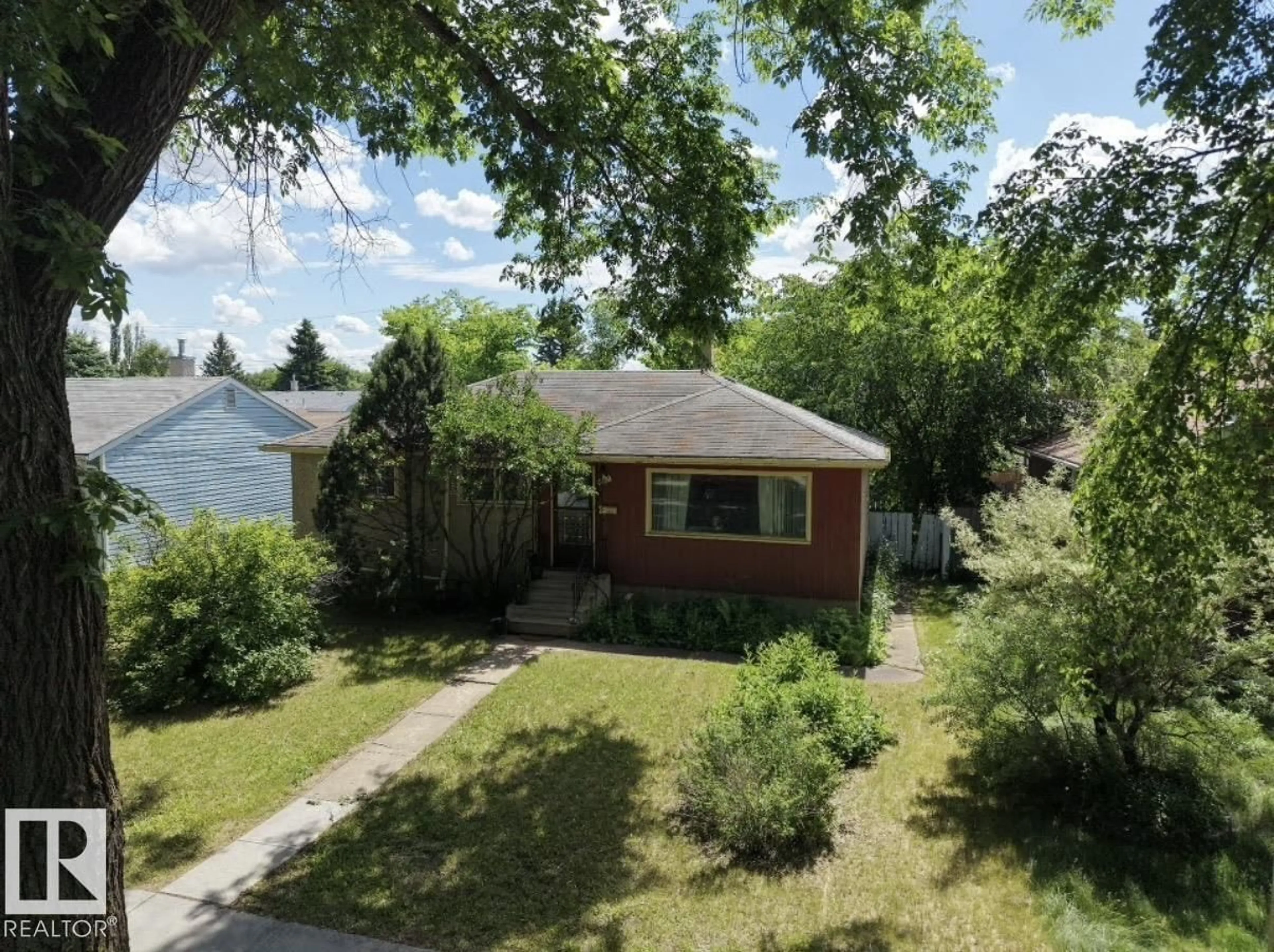 A pic from outside/outdoor area/front of a property/back of a property/a pic from drone, street for 8719 67 AV, Edmonton Alberta T6E0M9
