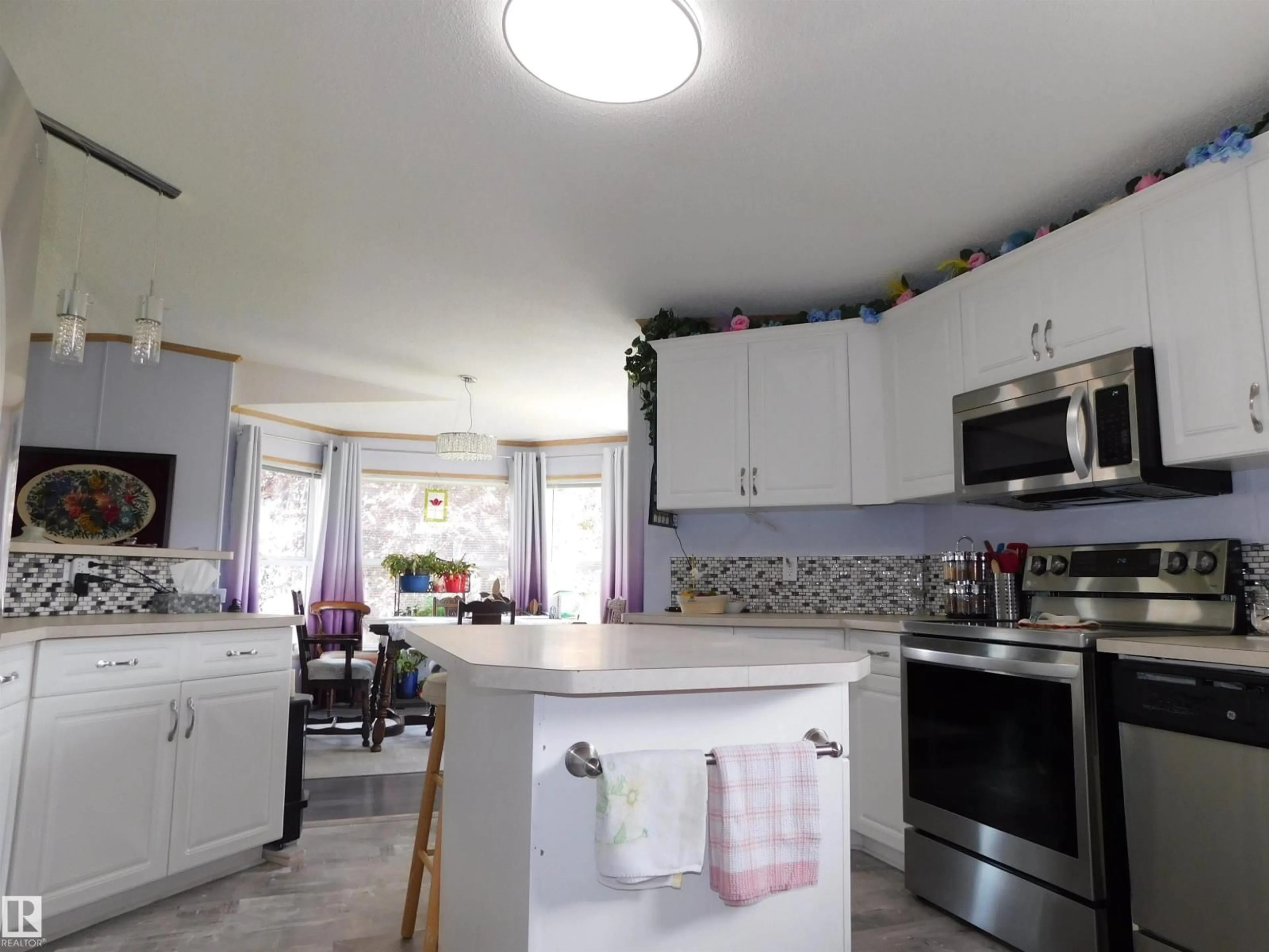 Open concept kitchen, unknown for 45 CRYSTAL CR, Edmonton Alberta T6P1Z6