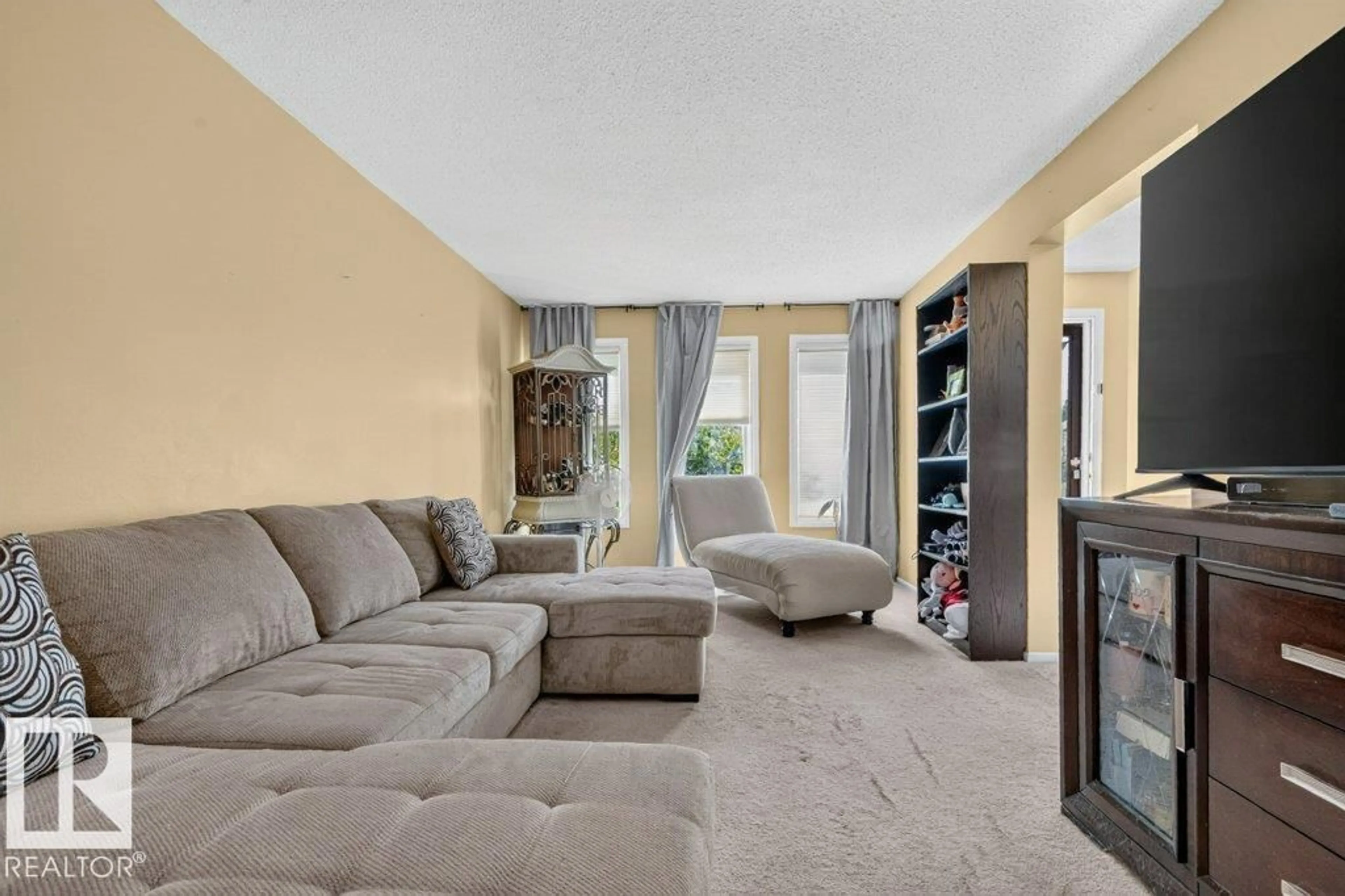 Living room with furniture, unknown for 43 GRANDIN VG, St. Albert Alberta T8N1R9