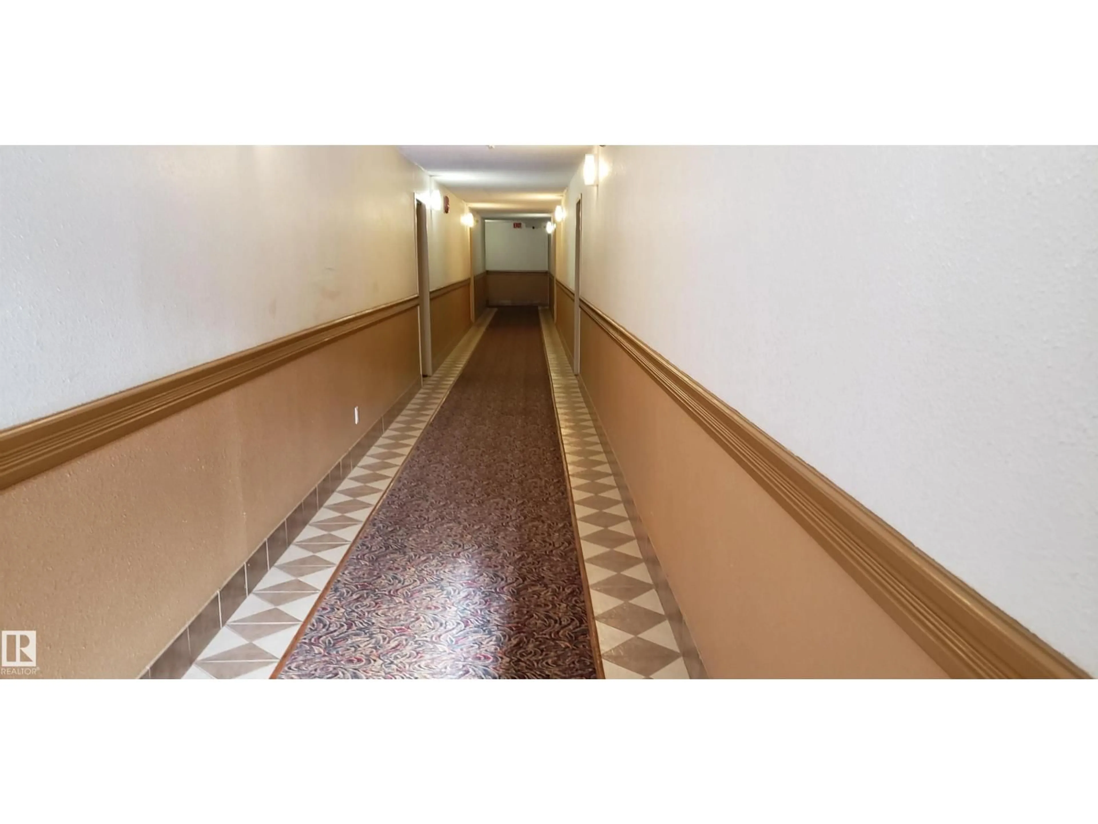 Indoor foyer for 304 - 5705 51 ST, Elk Point Alberta T0A1A0