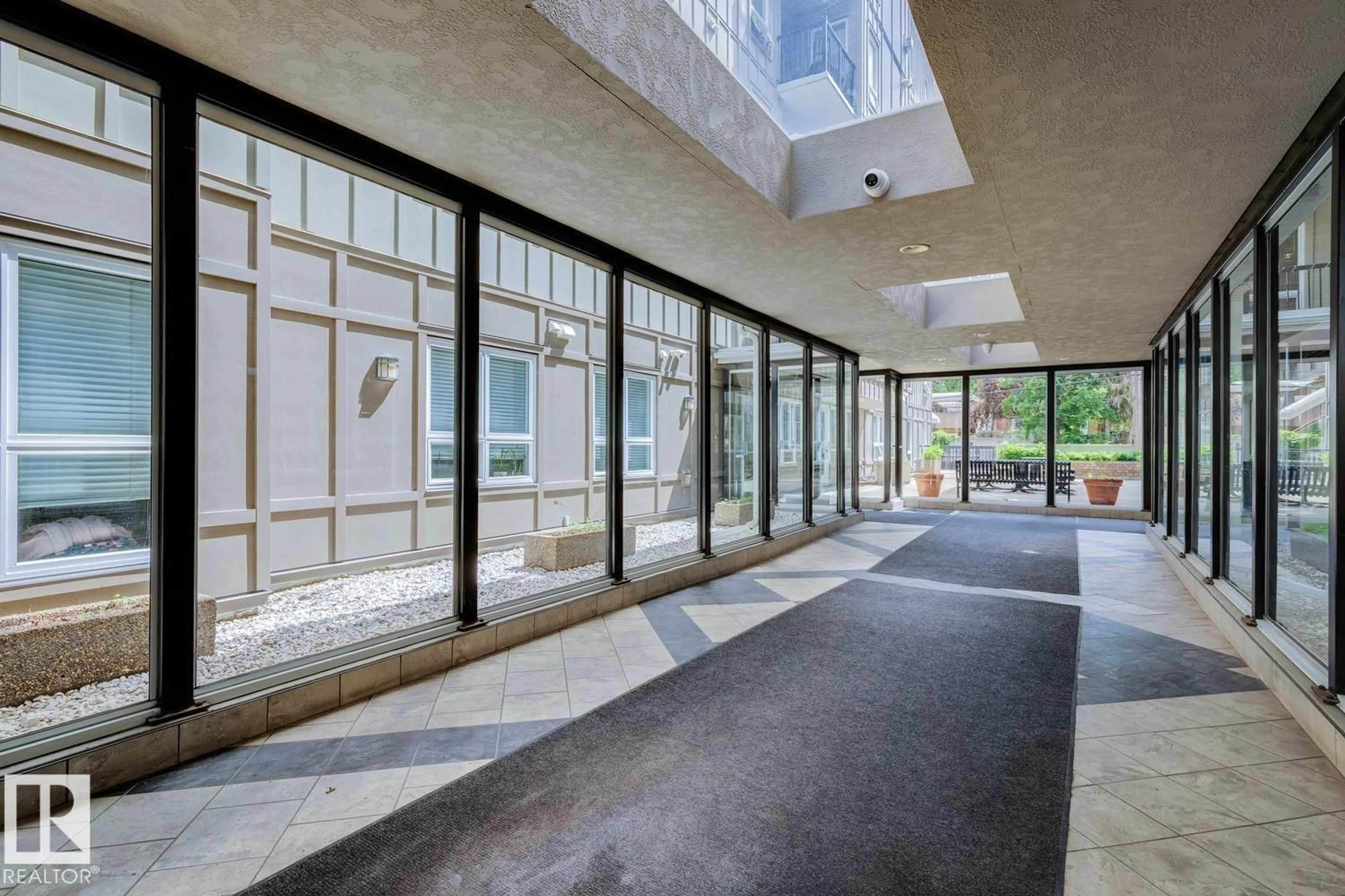 Indoor foyer for #502 - 11103 84 AV, Edmonton Alberta T6G2X4