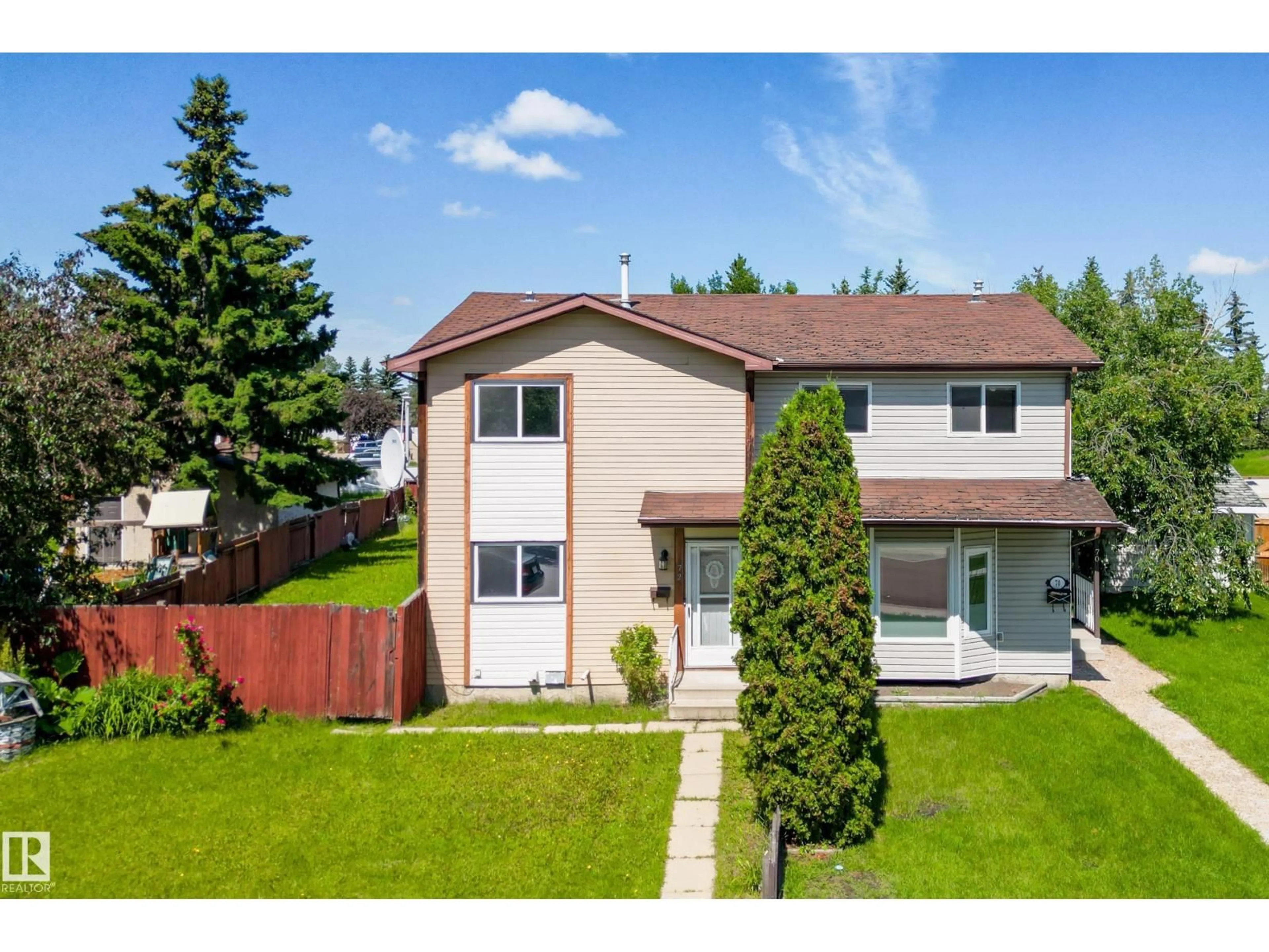 A pic from outside/outdoor area/front of a property/back of a property/a pic from drone, street for 72 STIRLING RD, Edmonton Alberta T5X4C3