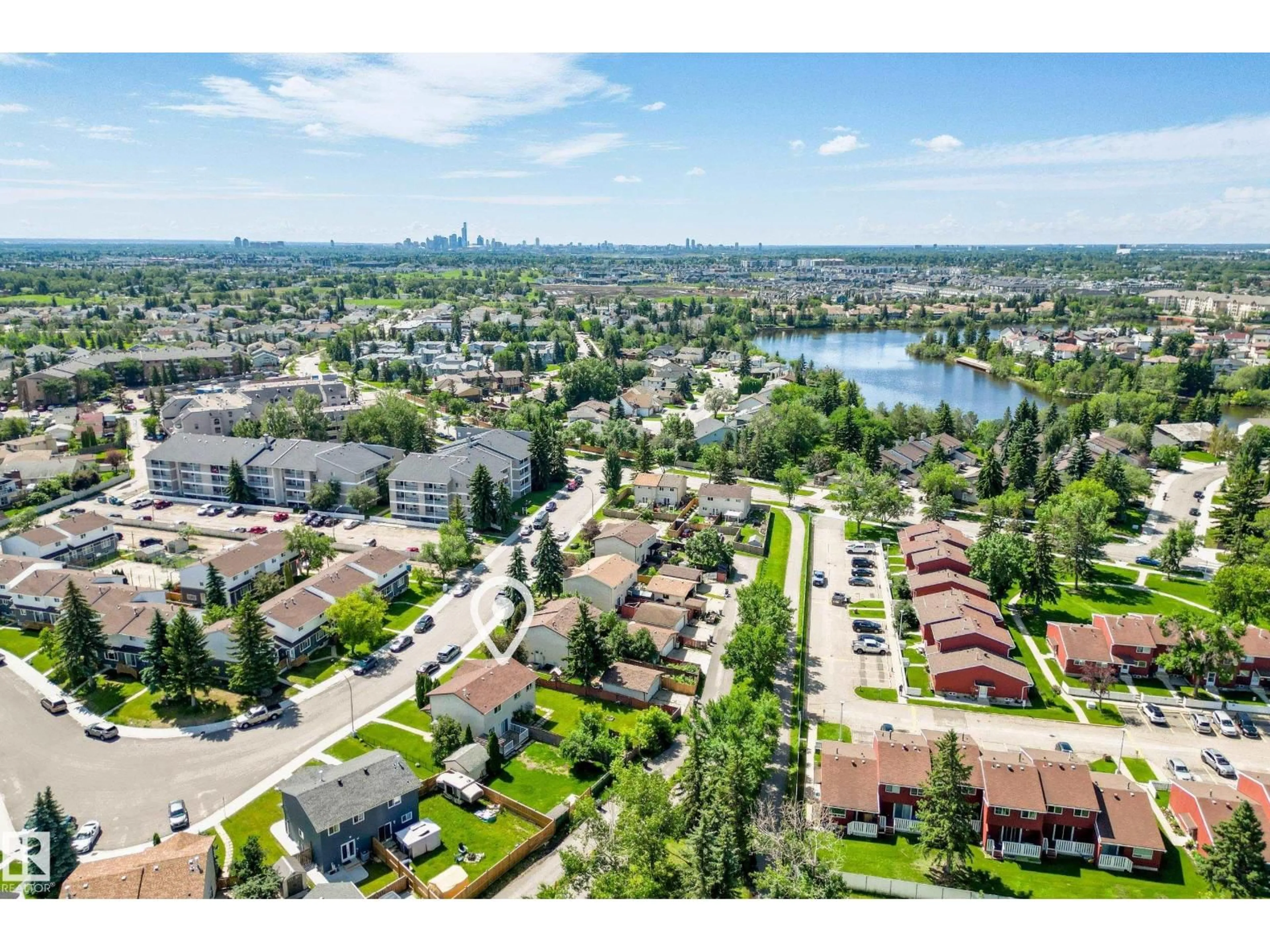 A pic from outside/outdoor area/front of a property/back of a property/a pic from drone, water/lake/river/ocean view for 72 STIRLING RD, Edmonton Alberta T5X4C3