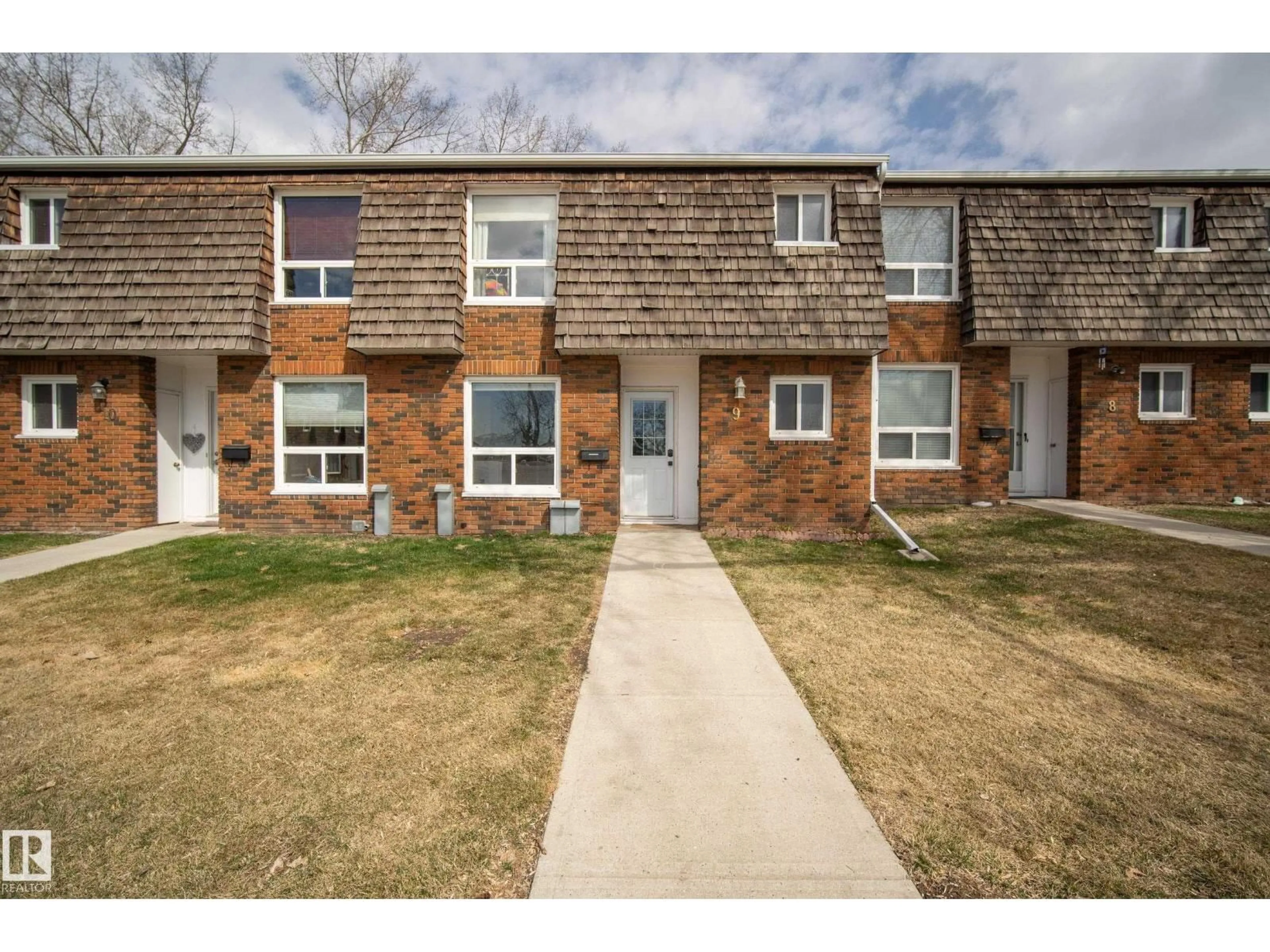 A pic from outside/outdoor area/front of a property/back of a property/a pic from drone, street for 9 GREAT OA, Sherwood Park Alberta T8A0V8