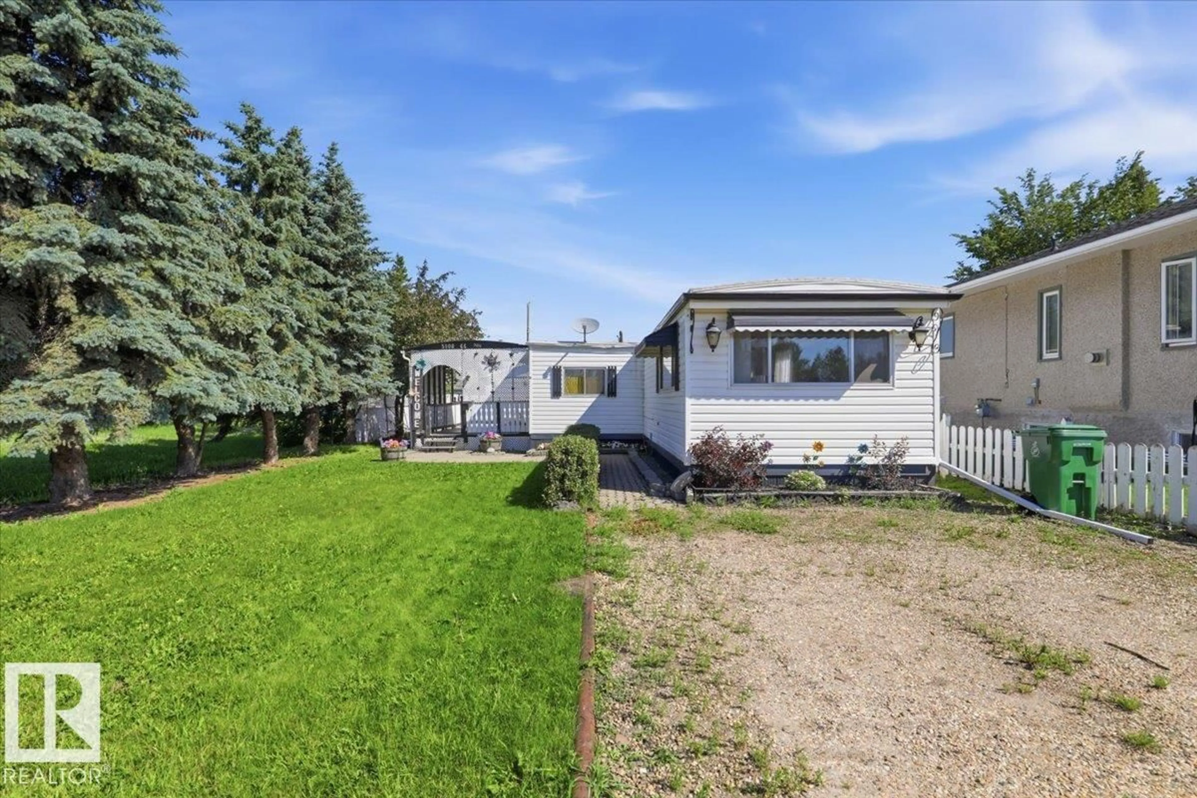 A pic from outside/outdoor area/front of a property/back of a property/a pic from drone, street for 5108 44 AVE, Calmar Alberta T0C0V0