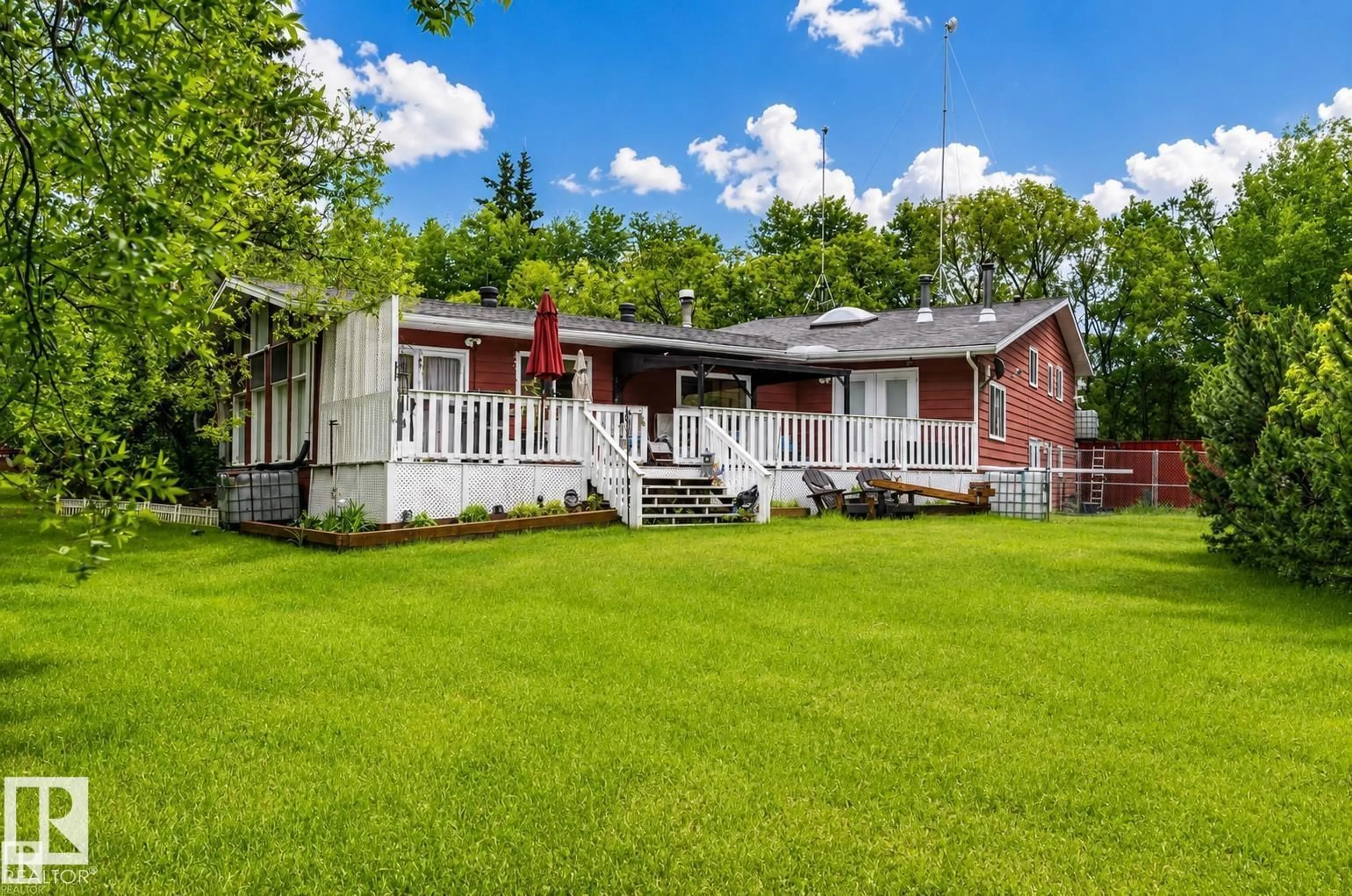 A pic from outside/outdoor area/front of a property/back of a property/a pic from drone, unknown for 51526 RGE ROAD 273, Rural Parkland County Alberta T7Y1H7