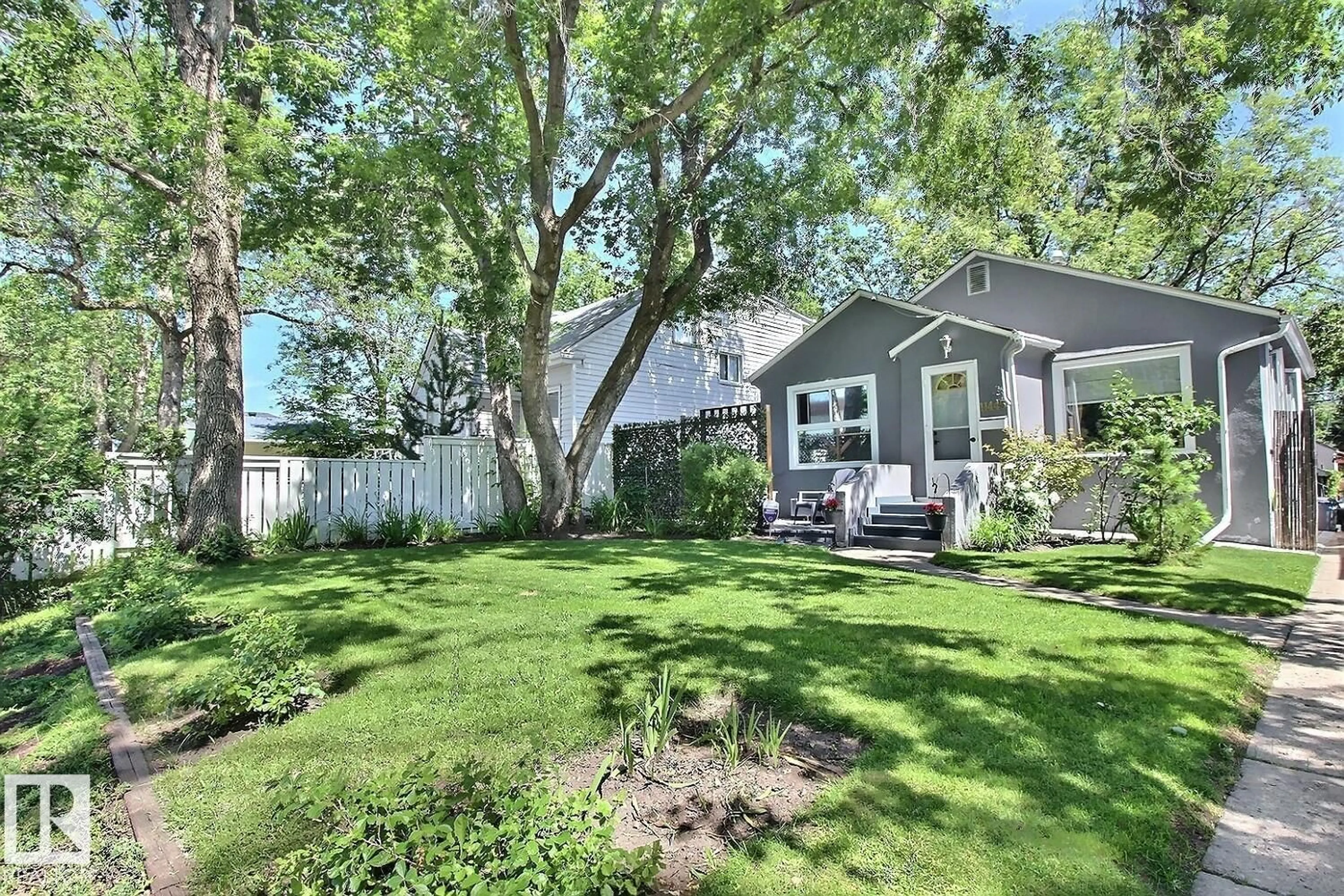 Patio, street for 11445 68 ST, Edmonton Alberta T5B1N9