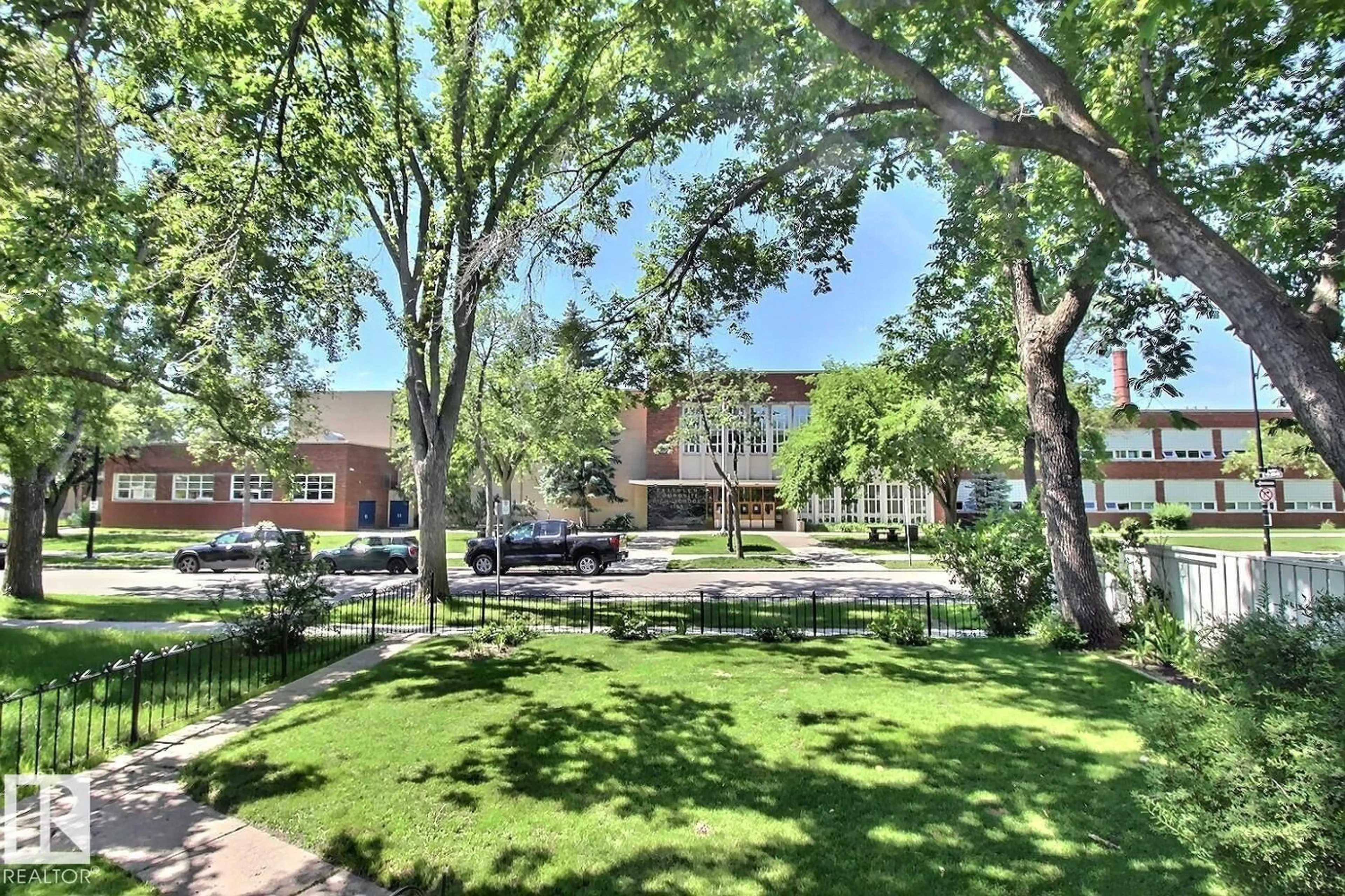 Patio, street for 11445 68 ST, Edmonton Alberta T5B1N9