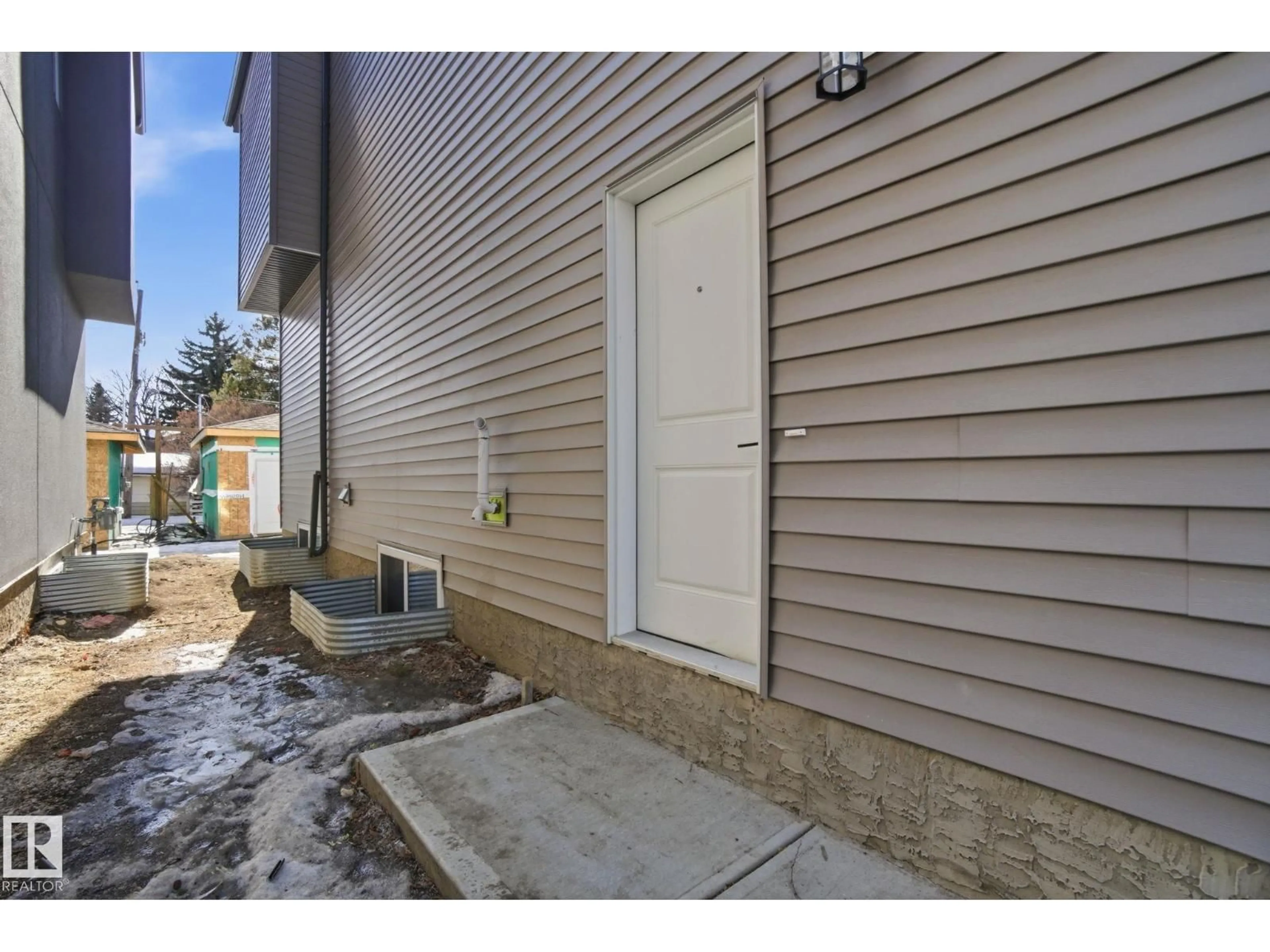 Unknown for 7605 92 AV, Edmonton Alberta T6C1R3