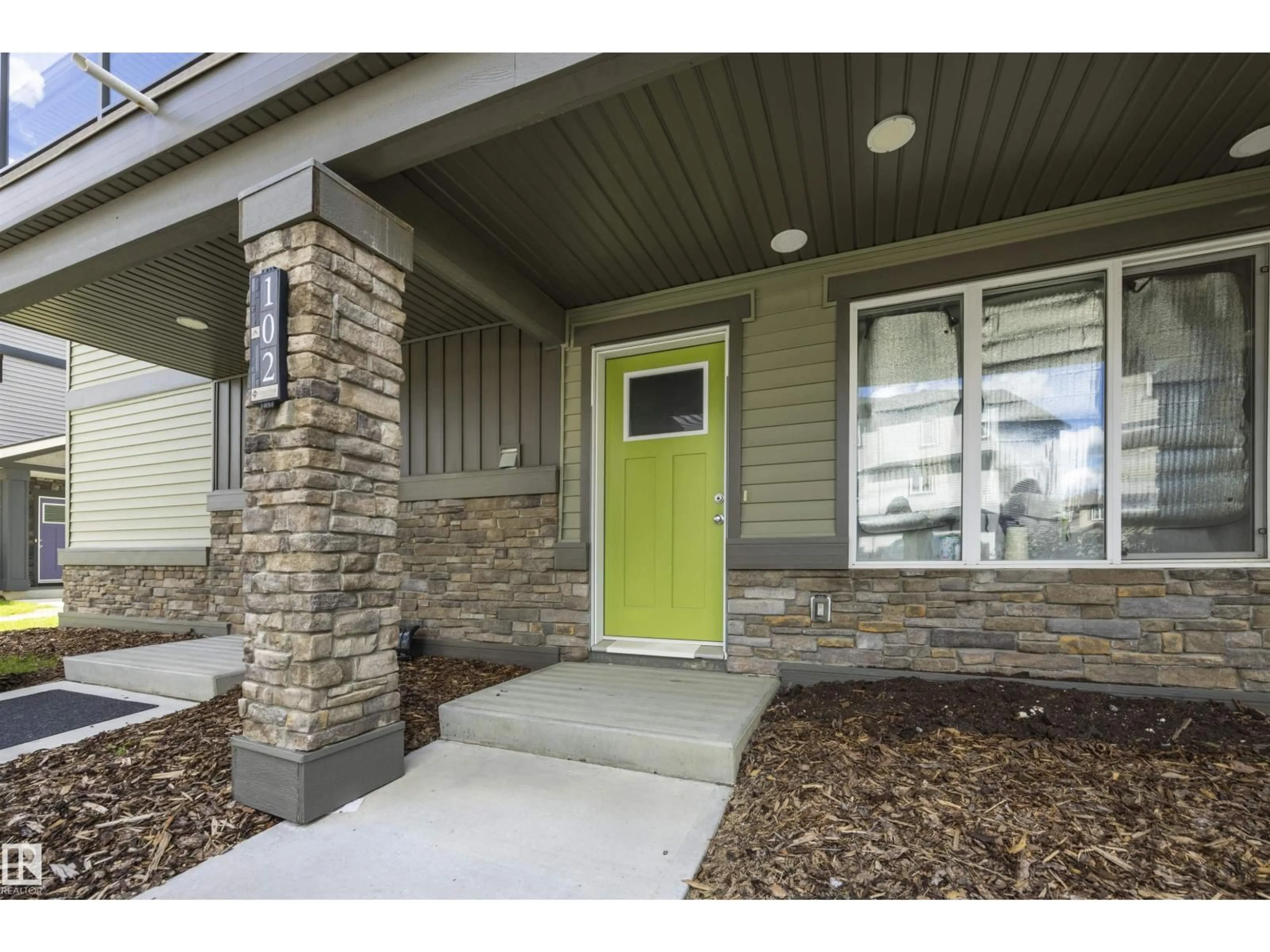 Indoor entryway for #102 - 1530 TAMARACK BV, Edmonton Alberta T6T2E6