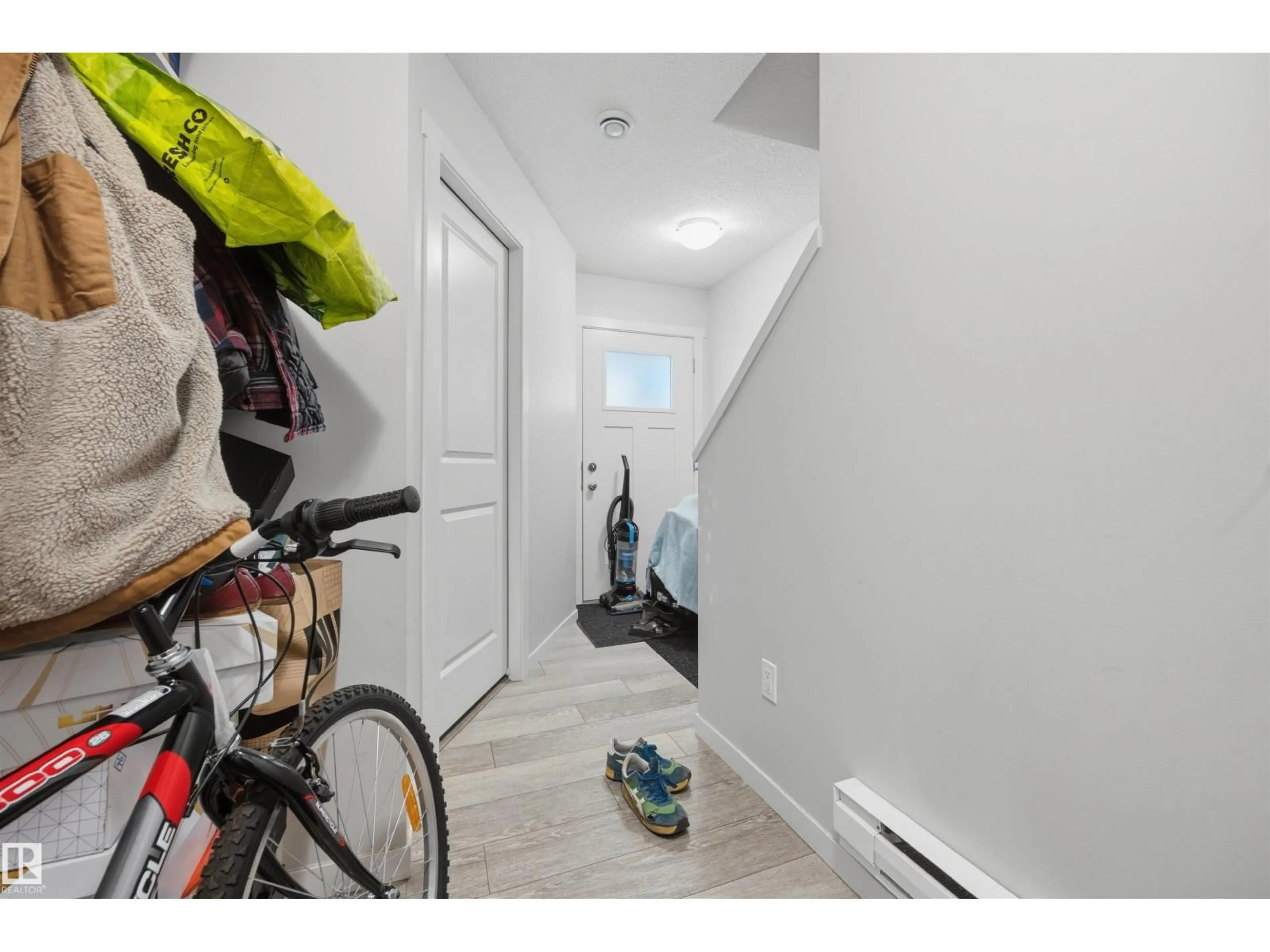 Indoor entryway for #102 - 1530 TAMARACK BV, Edmonton Alberta T6T2E6