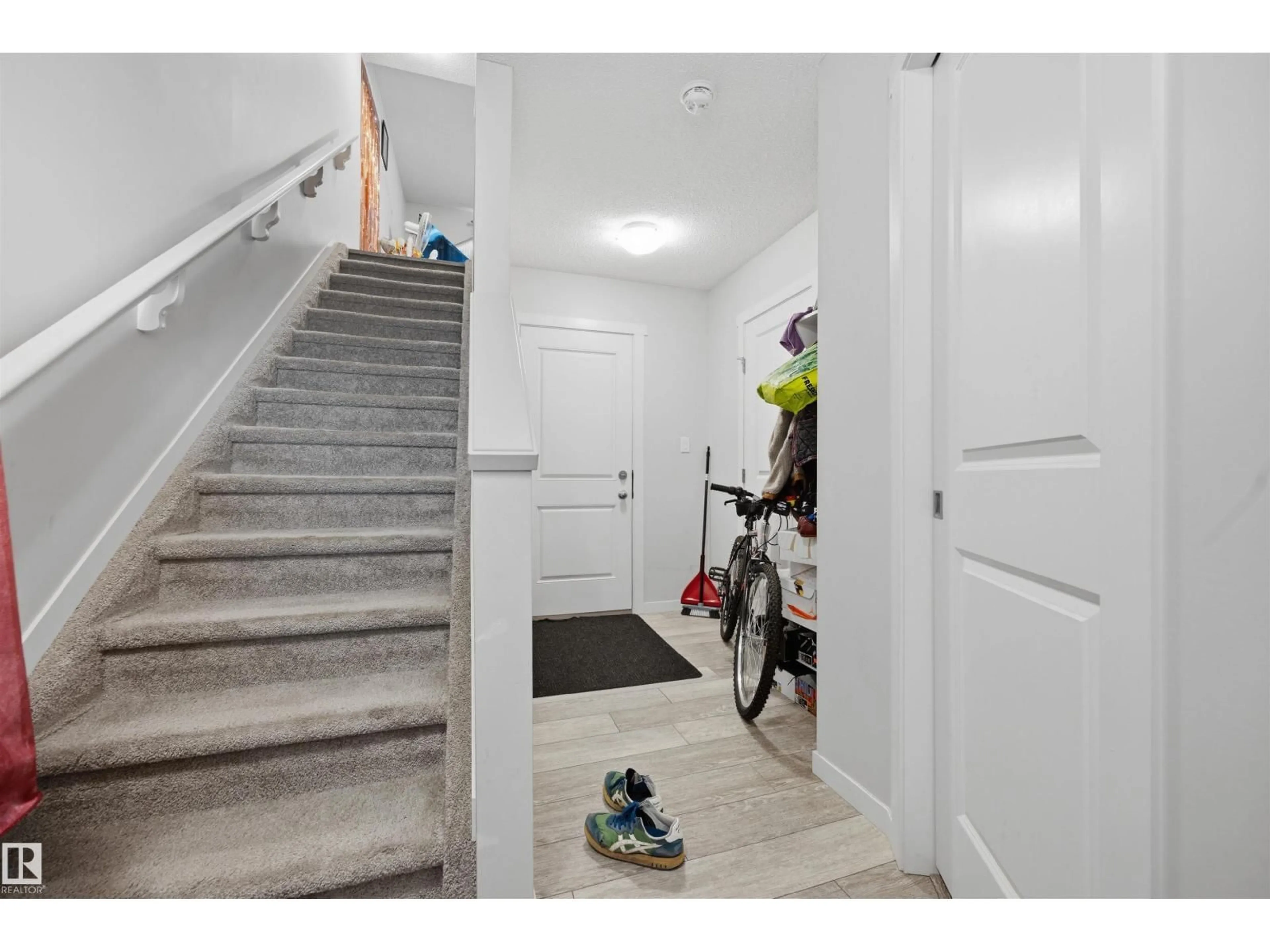 Indoor entryway for #102 - 1530 TAMARACK BV, Edmonton Alberta T6T2E6